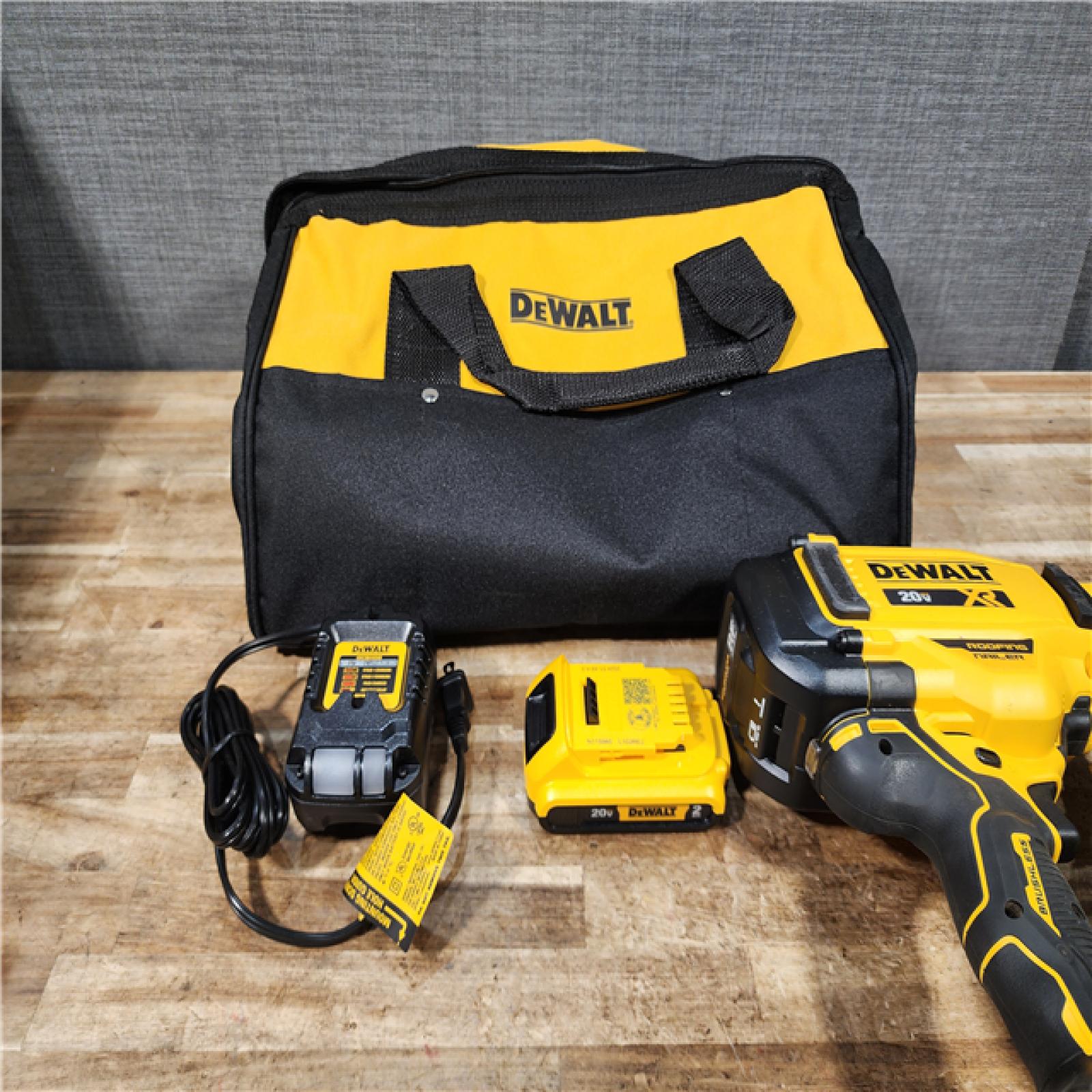 HOUSTON LOCATION - AS - IS DEWALT 20V MAX Lithium-Ion 15-Degree Electric Cordless Roofing Nailer Kit