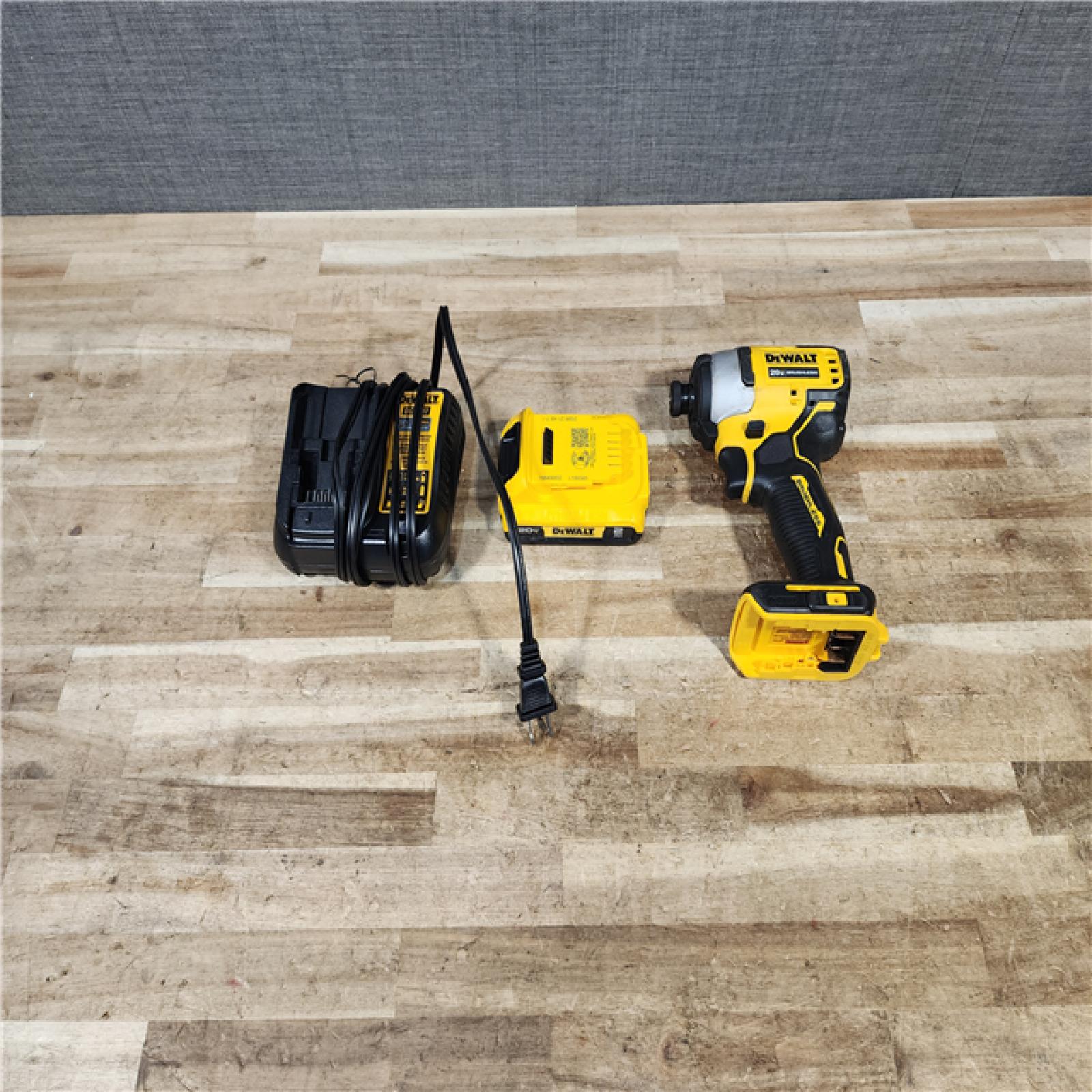 HOUSTON LOCATION - AS - IS DEWALT Atomic 20V Max Lithium-Ion Brushless Cordless Compact 1/4 in. Impact Driver Kit