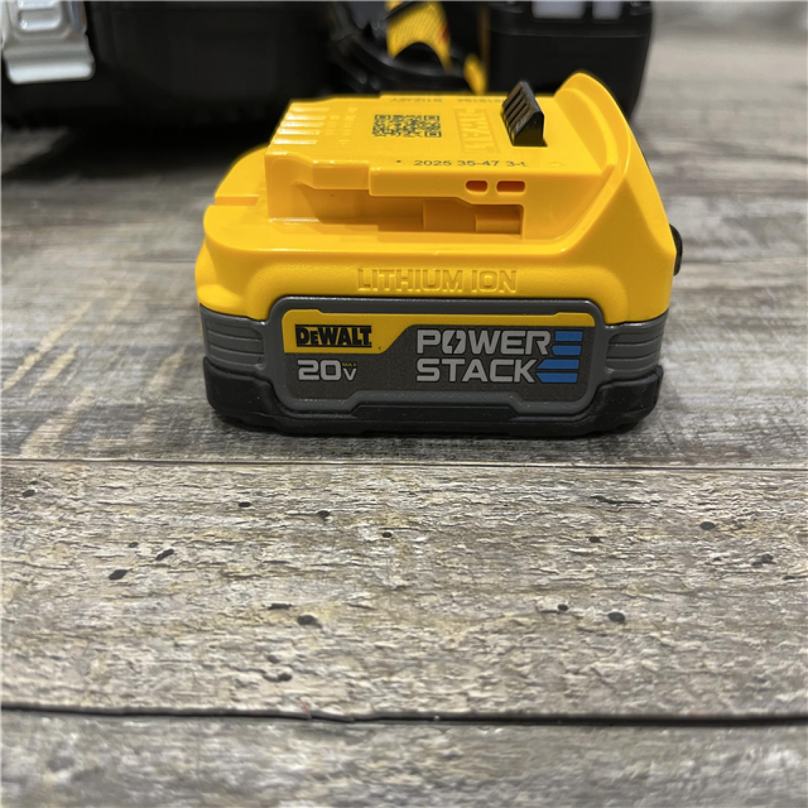 AS-IS DEWALT ATOMIC 20V MAX Lithium-Ion Cordless 1-1/4 in. Bandsaw Kit