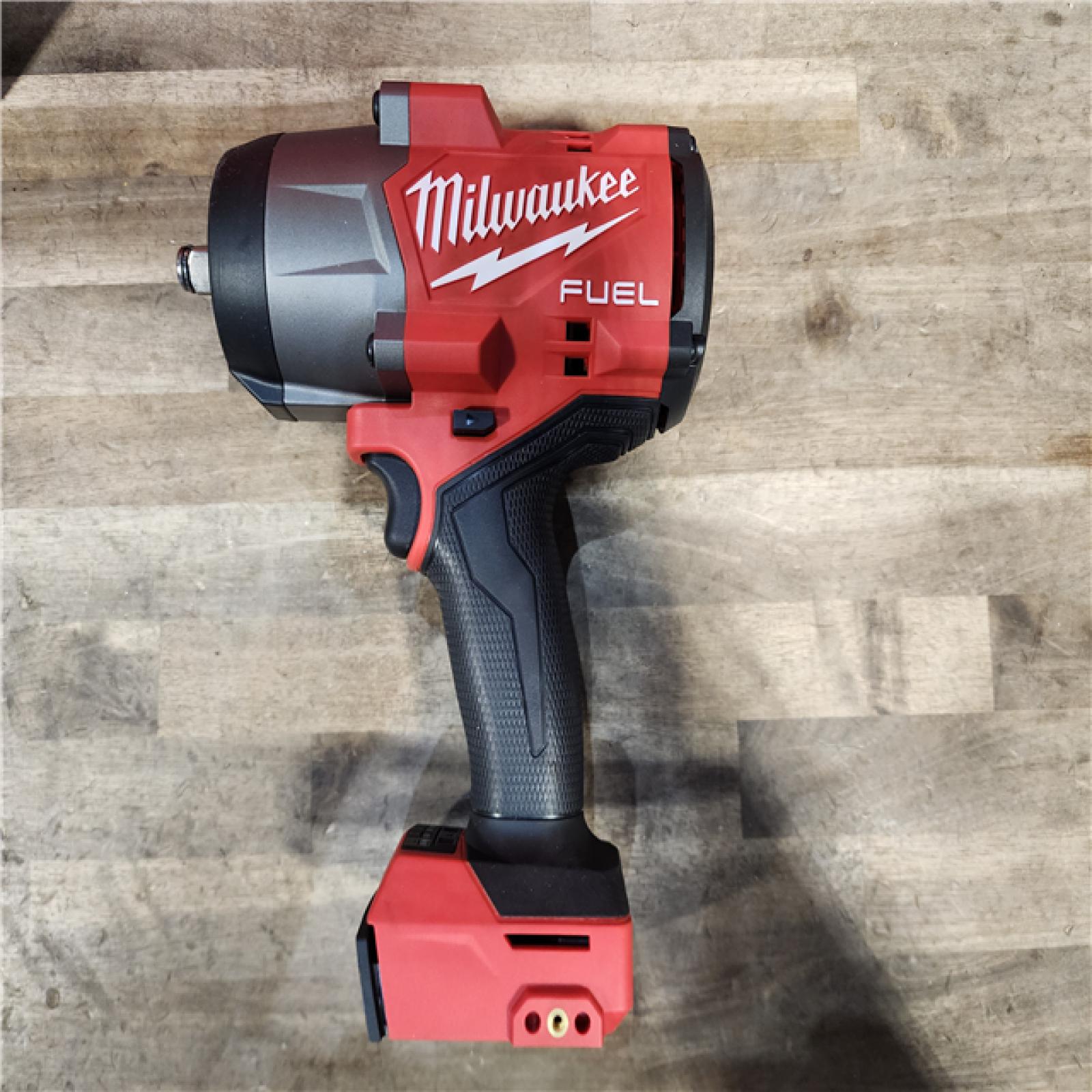 HOUSTON LOCATION - AS-IS (APPEARS LIKE NEW) Milwaukee M18 1/2 in. Cordless Brushless High Torque Impact Wrench Kit (Battery & Charger)