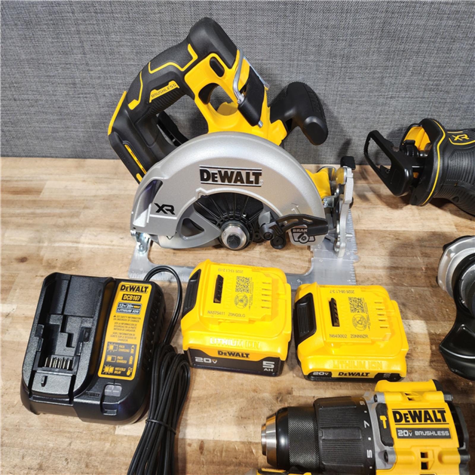 HOUSTON LOCATION - AS - IS DEWALT 20V MAX Lithium-Ion Cordless 6-Tool Combo Kit