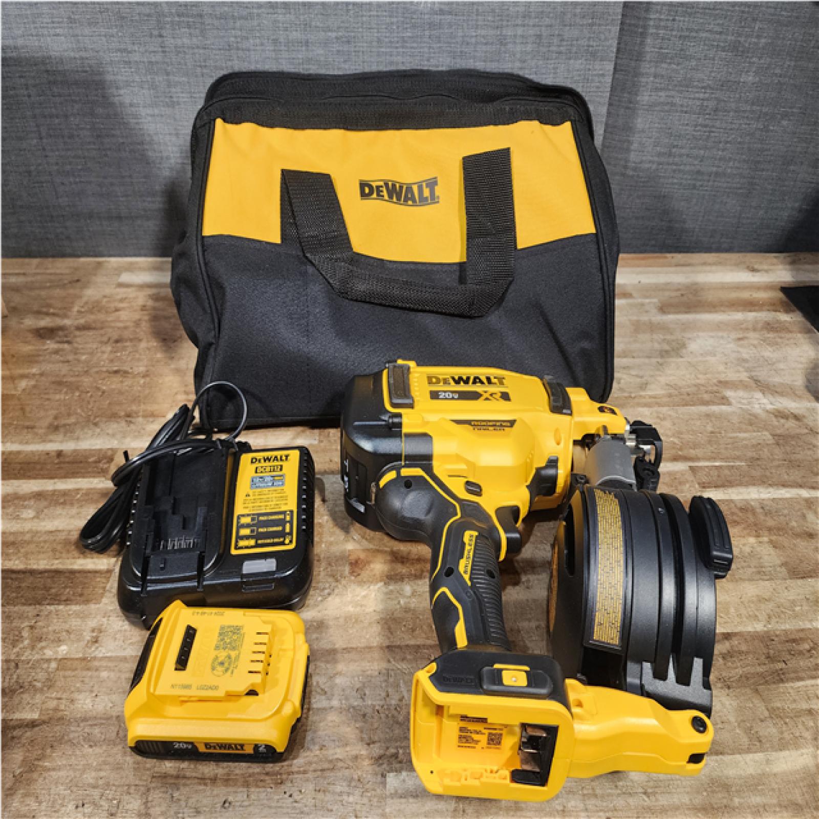 Houston Location AS-IS DEWALT 20V MAX Lithium-Ion 15-Degree Electric Cordless Roofing Nailer Kit
