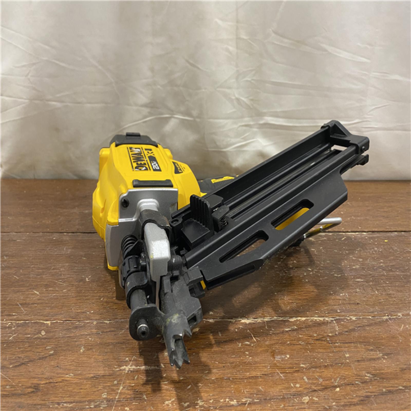 AS-IS DEWALT 20-Volt 21° Cordless Framing Nailer (Tool-Only)