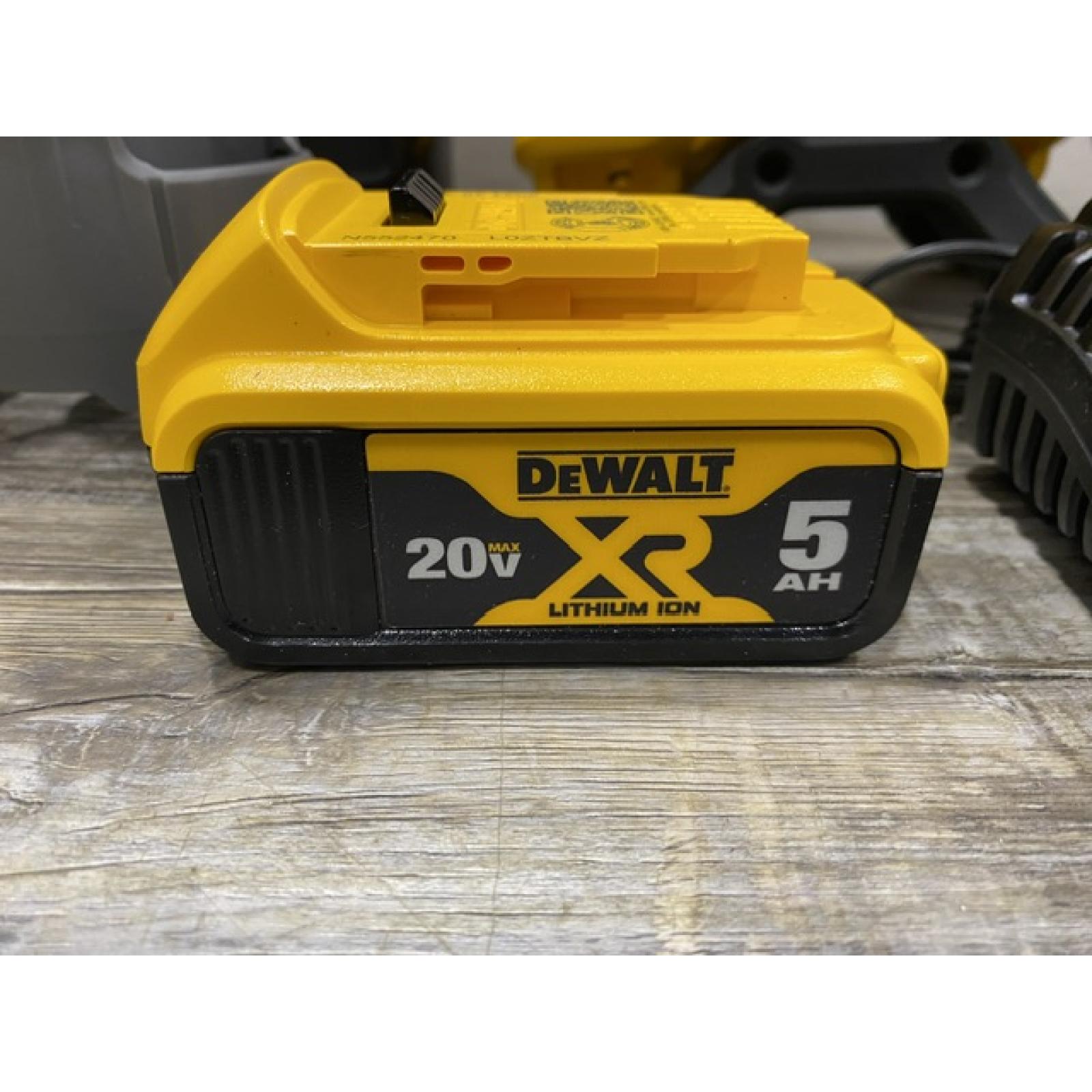 AS-IS DEWALT 20V MAX* XR Brushless Cordless Handheld Blower Kit