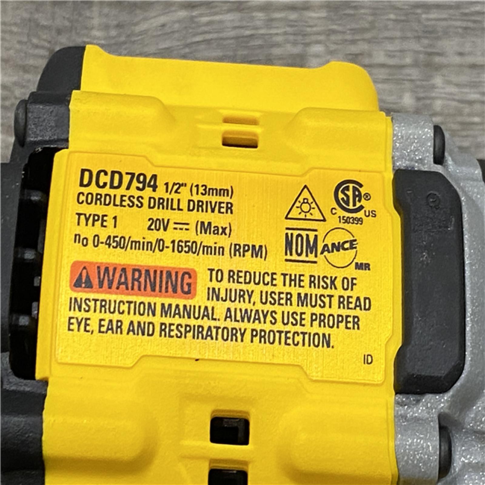 AS-IS DEWALT ATOMIC 20-Volt MAX Lithium-Ion Cordless Combo Kit