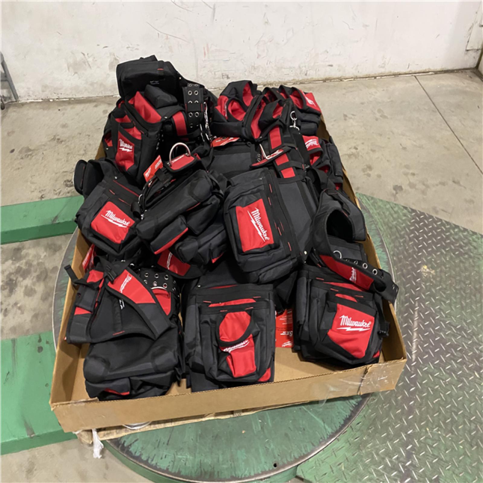 Dallas Location - NEW- Milwaukee General Contractor Work Waist Tool Belt with Suspension Rig(Lot Of 12)