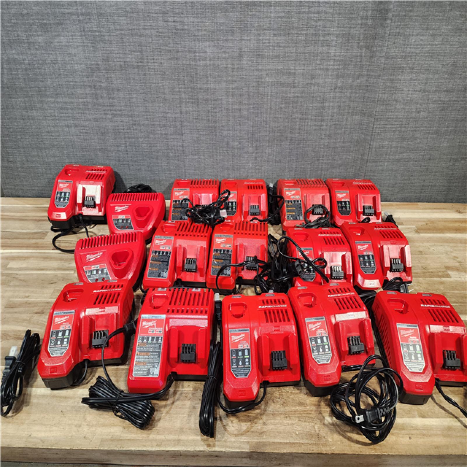 HOUSTON LOCATION - AS - IS MILWAUKEE BATTERY CHARGER PACK QTY - 16