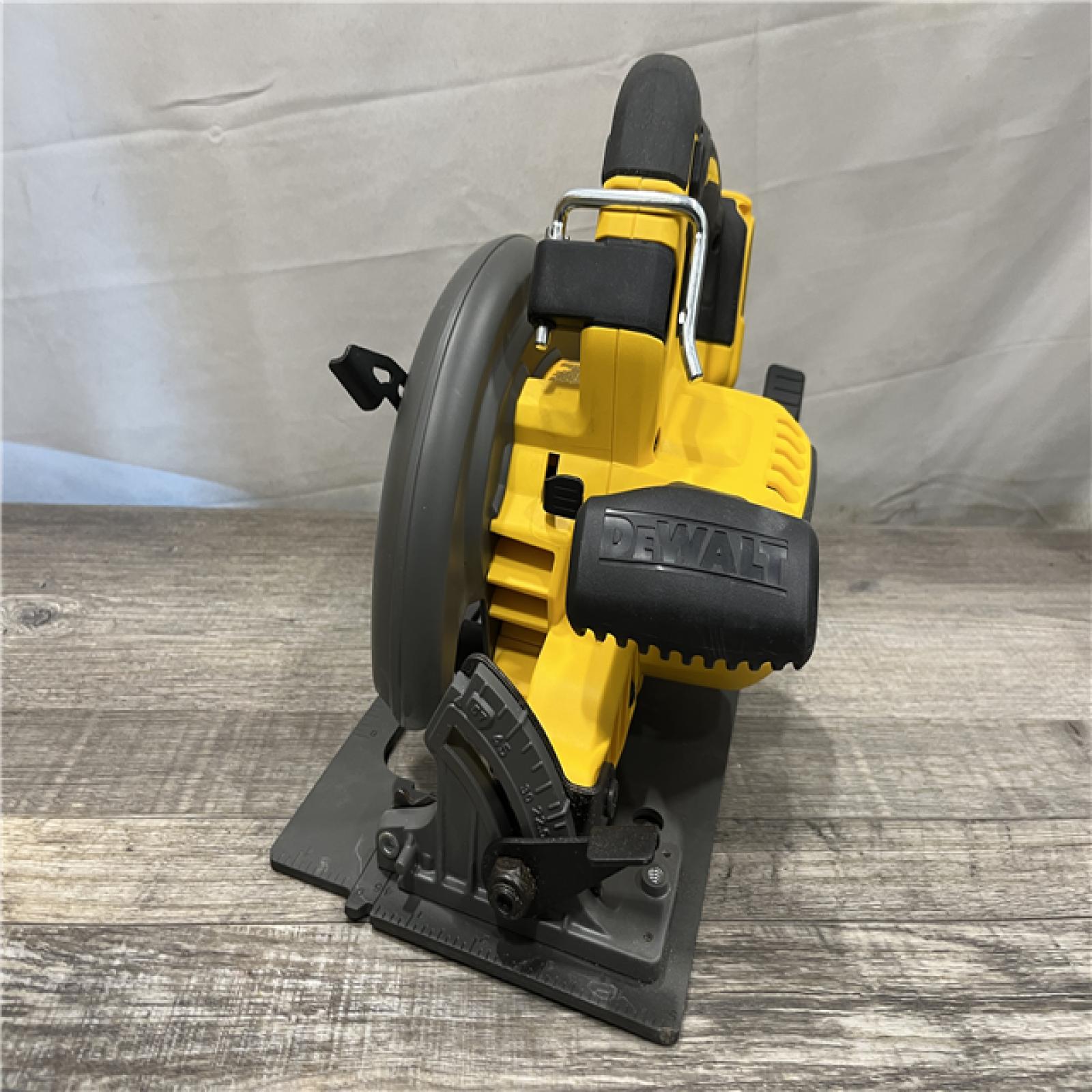AS-IS DEWALT FLEXVOLT 60V MAX Cordless Brushless 7-1/4 in. Circular Saw with Brake (Tool Only)