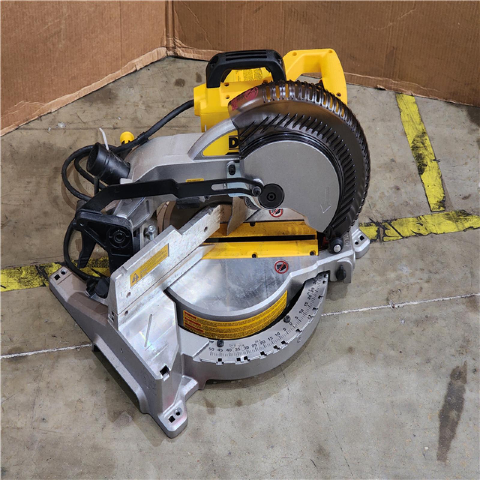HOUSTON LOCATION - AS-IS DEWALT 15 Amp Corded 10 in. Compound Single Bevel Miter Saw