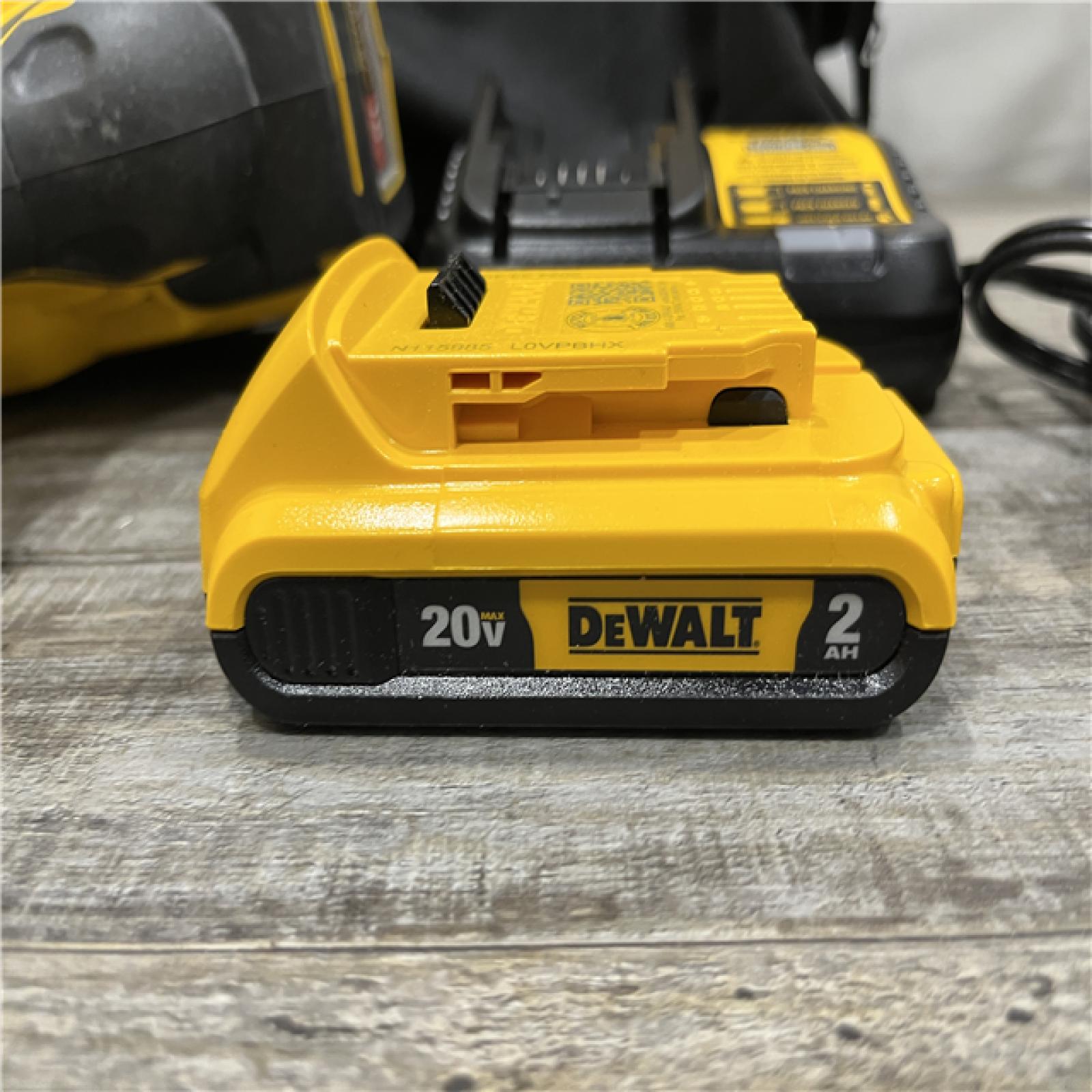 AS-IS DEWALT 20V MAX XR Lithium-Ion Cordless 18-Gauge Narrow Crown Stapler Kit