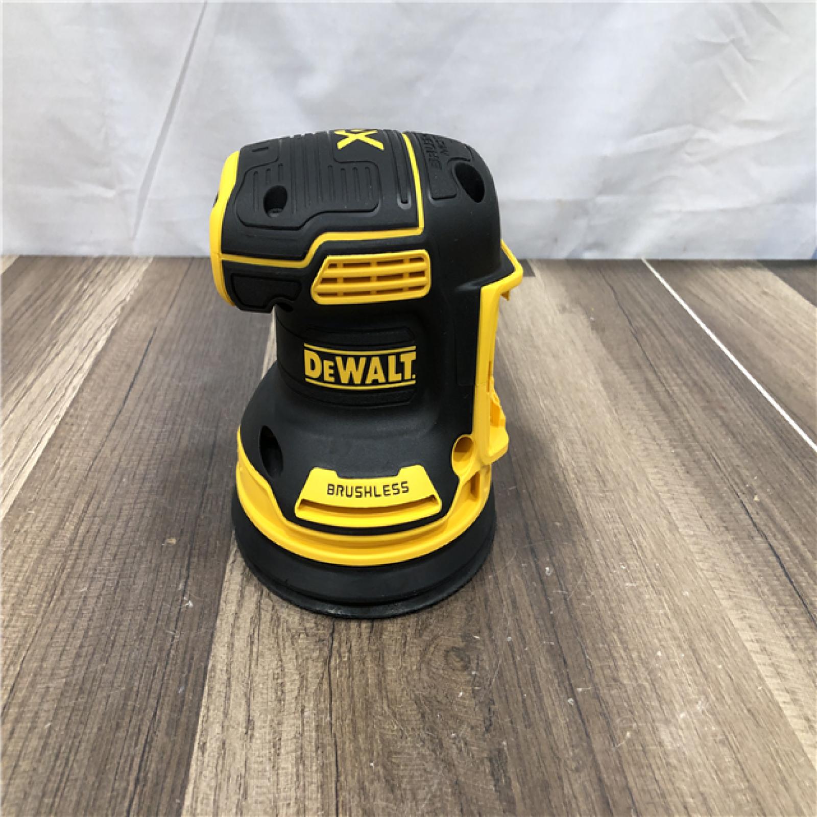 AS-IS DEWALT 20V MAX XR Cordless Brushless 5 in. Random Orbital Sander Kit