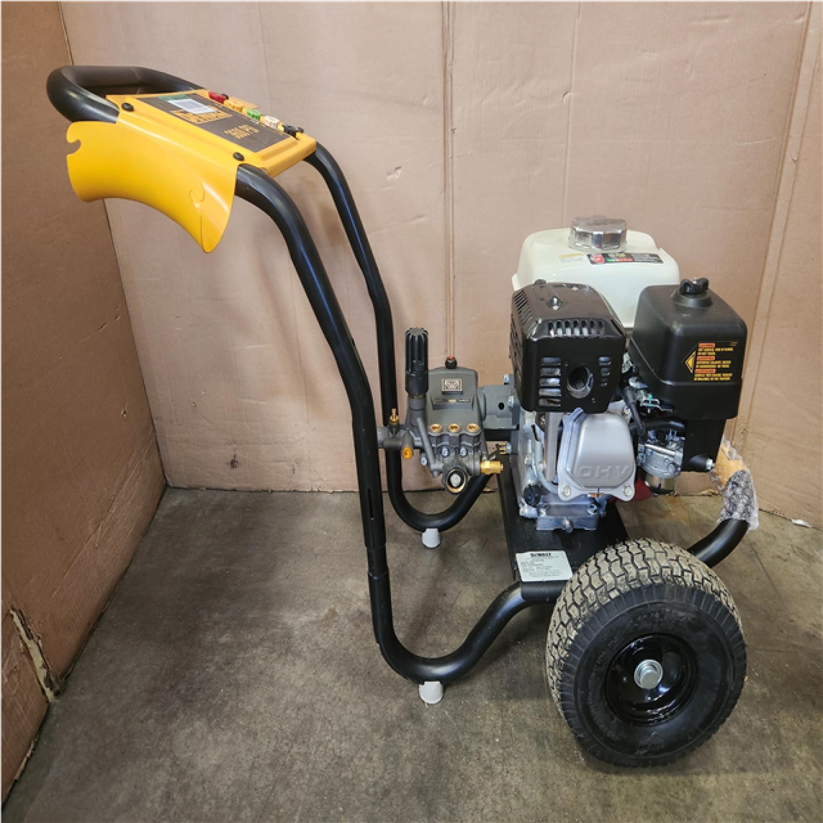 Phoenix LIKE NEW DEWALT 3600 PSI 2.5 GPM Gas Pressure Washer with Honda GX200 Engine, Heavy-Duty Commercial Cold Water Power Cleaner