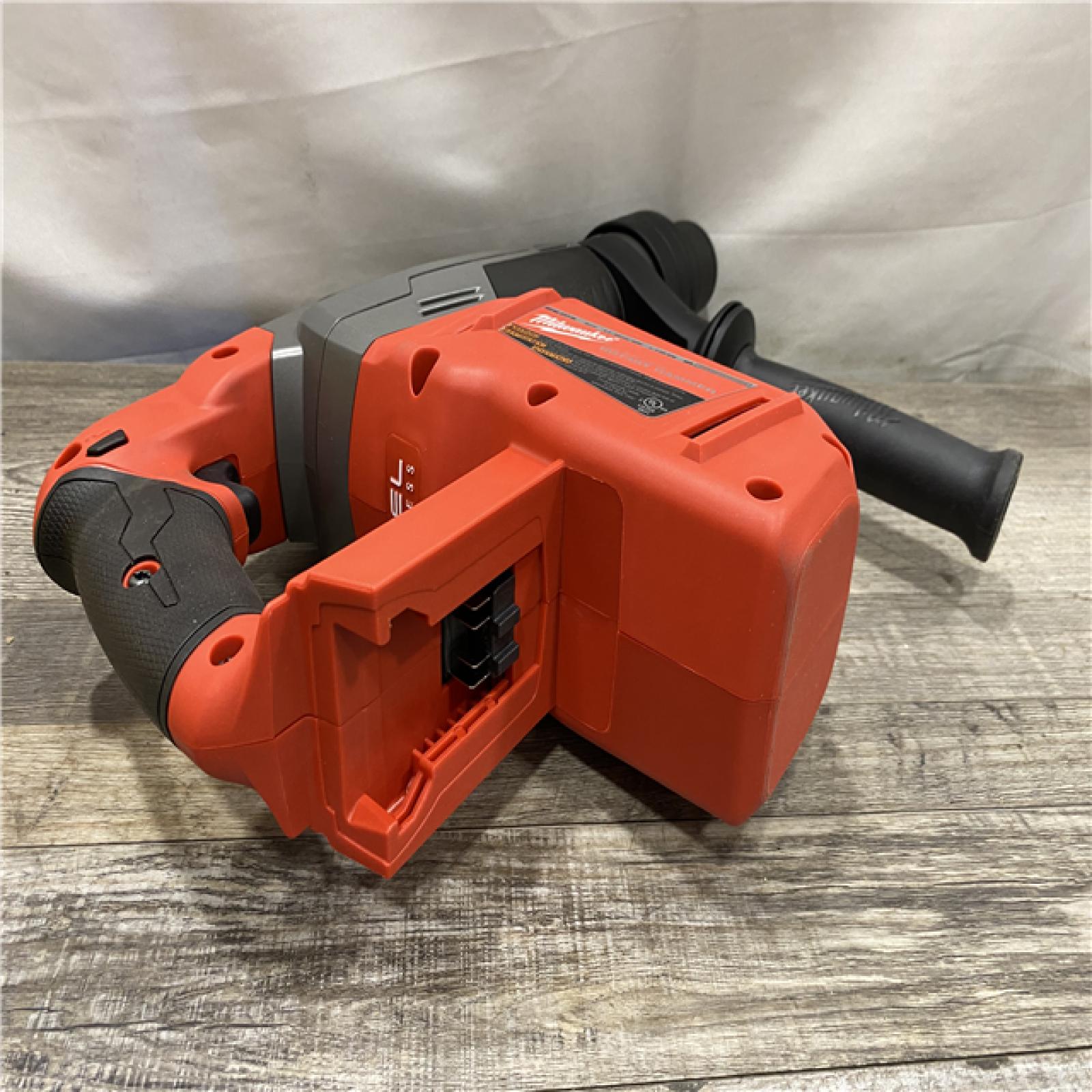 AS-IS Milwaukee FUEL 18V Lithium-Ion Brushless Cordless 1-9/16 in. (Tool-Only)