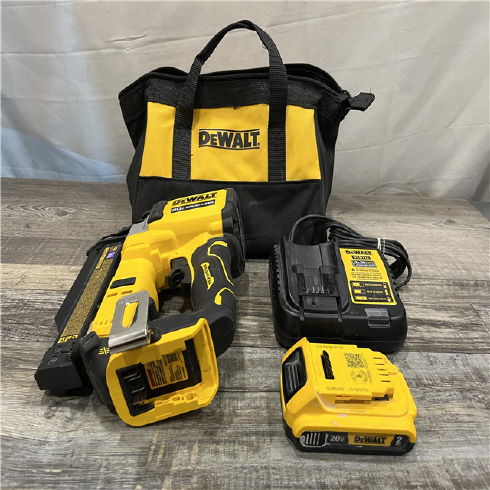 AS-IS DEWALT ATOMIC 20V MAX Lithium Ion Cordless 23 Gauge Pin Nailer Kit
