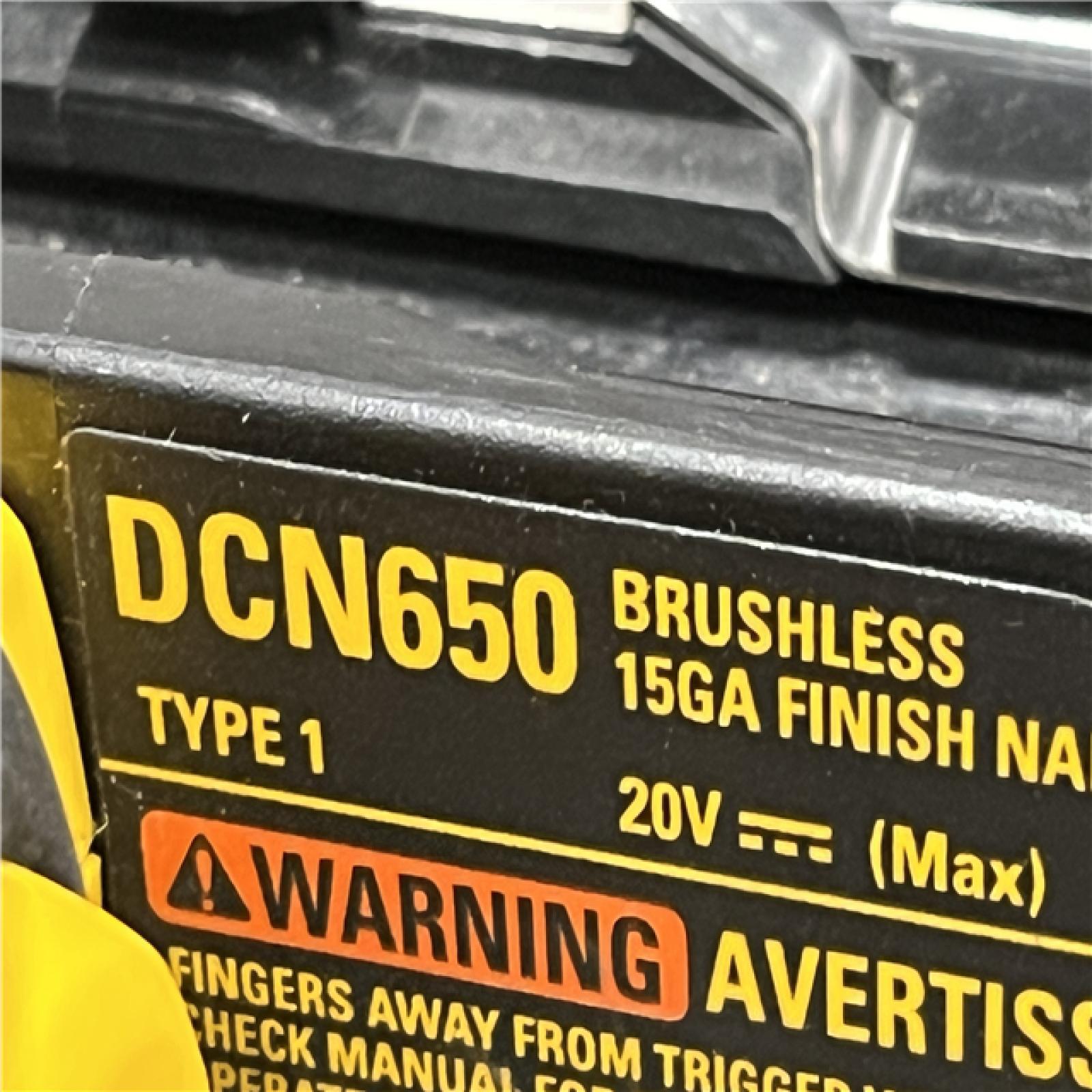 AS-IS DEWALT 20V MAX XR Lithium-Ion Cordless 2-1/2 in. 15-Gauge Finish Nailer Kit