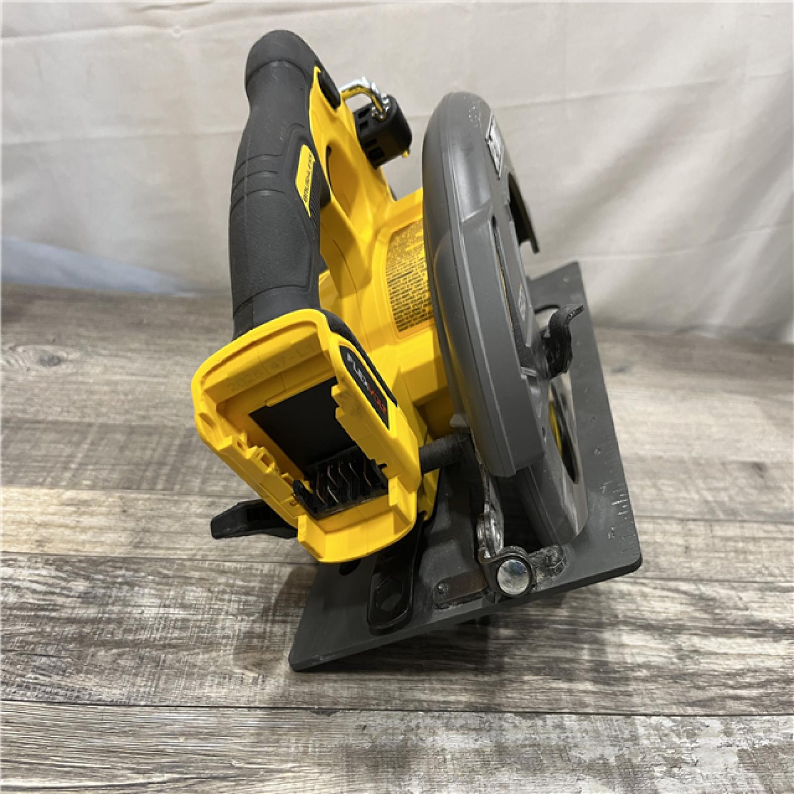 AS-IS DEWALT FLEXVOLT 60V MAX Cordless Brushless 7-1/4 in. Circular Saw with Brake (Tool Only)