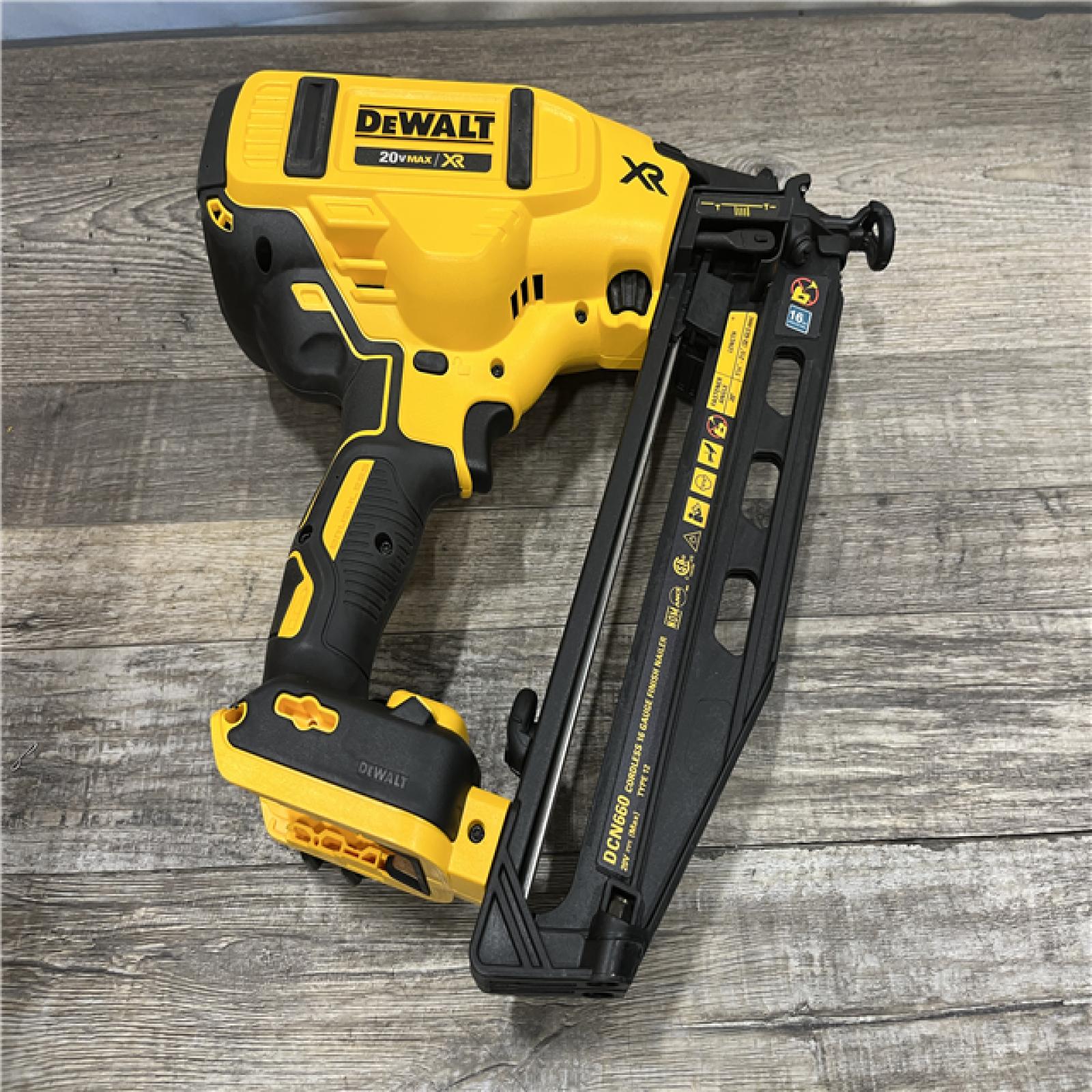 AS-IS DEWALT 20V MAX XR 16-Gauge Electric Cordless Angled Finishing Nailer Kit