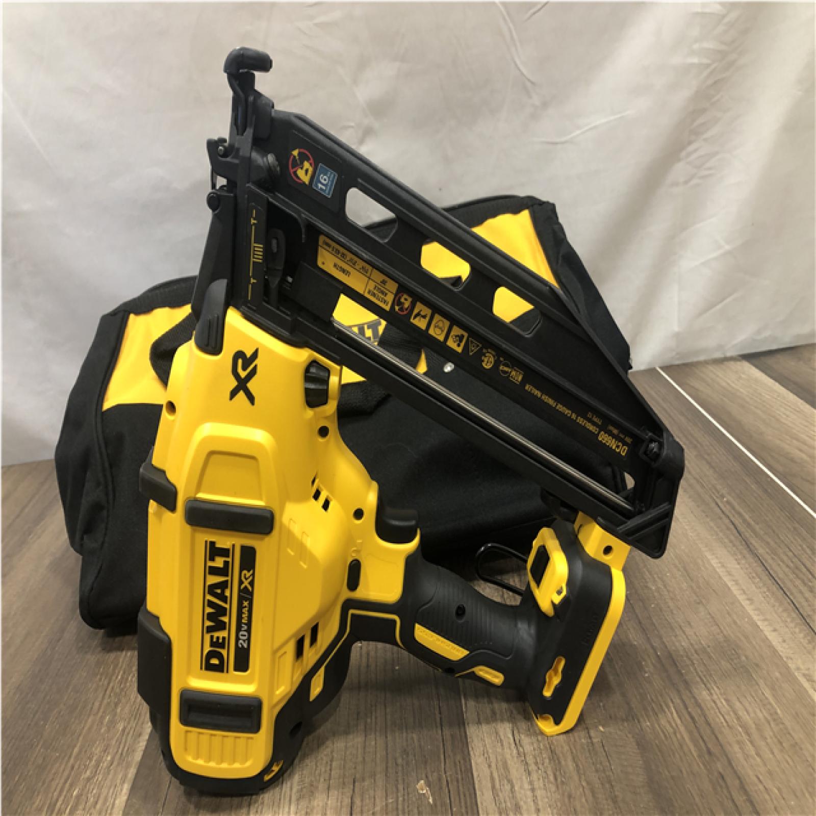 AS-IS DEWALT 20V MAX XR 16-Gauge Electric Cordless Angled Finishing Nailer Kit