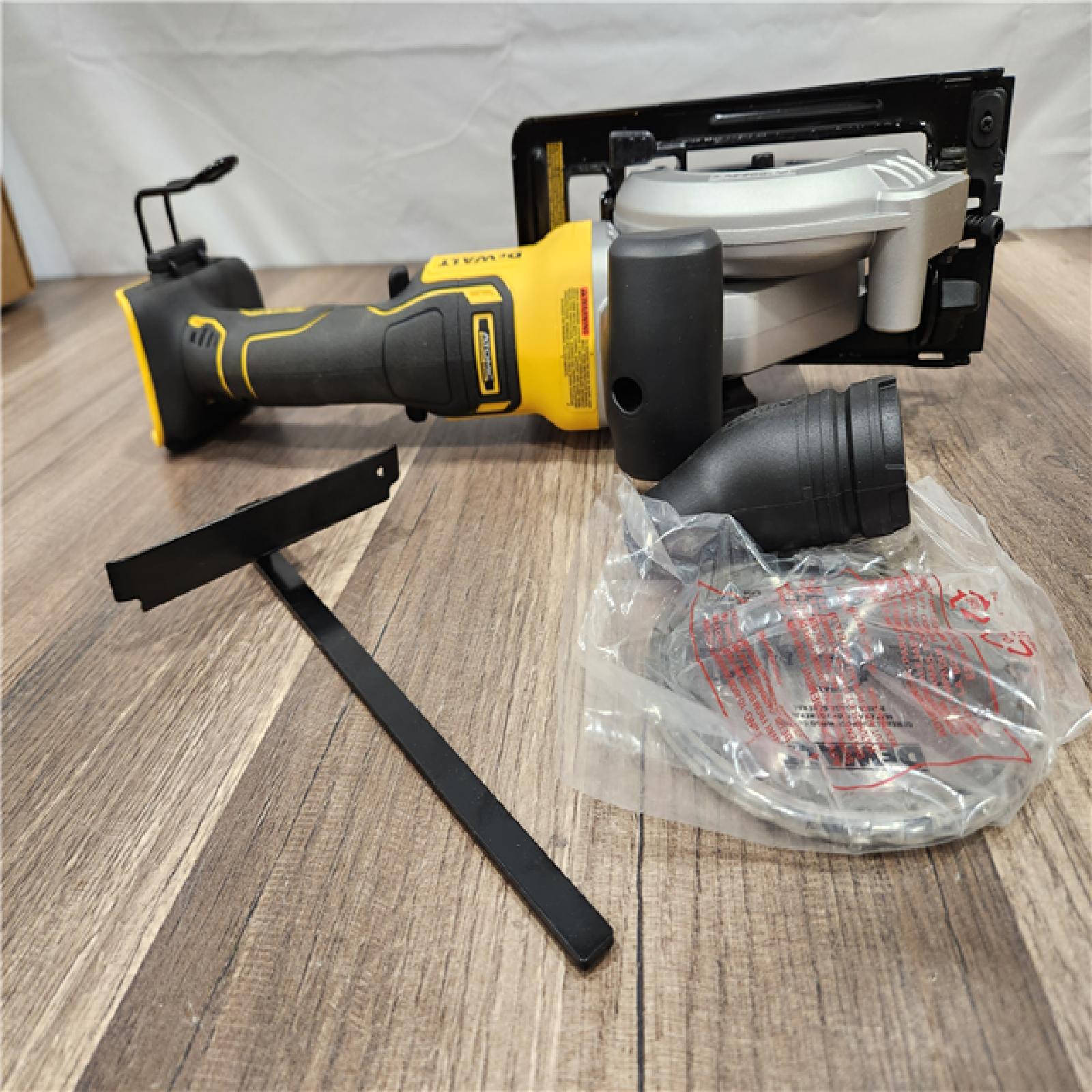 AS-IS - DEWALT ATOMIC 20V MAX Cordless Brushless 4-1/2 in. Circular Saw (Tool Only)
