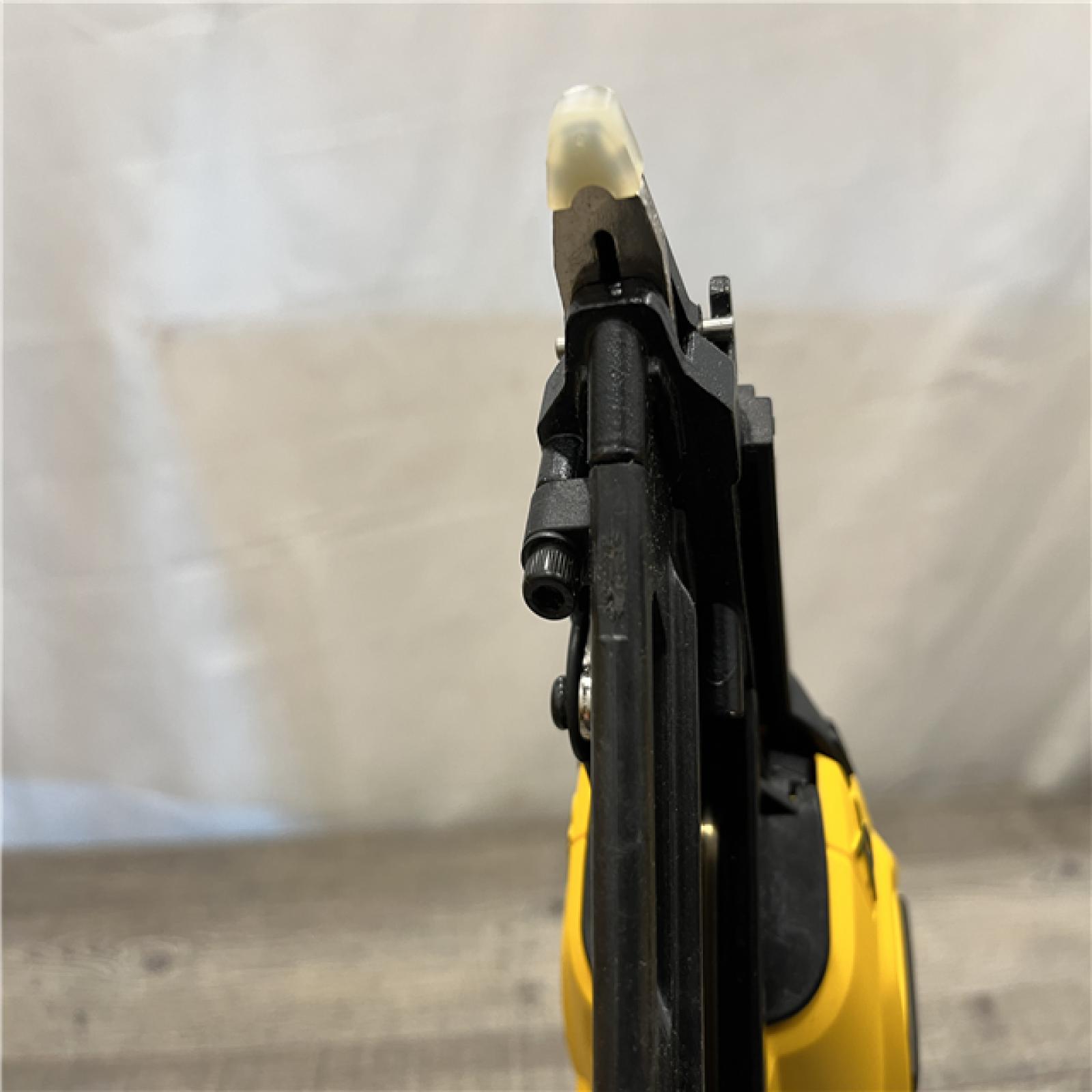 AS-IS DEWALT 20V MAX XR Lithium-Ion Cordless 2-1/2 in. 15-Gauge Finish Nailer Kit