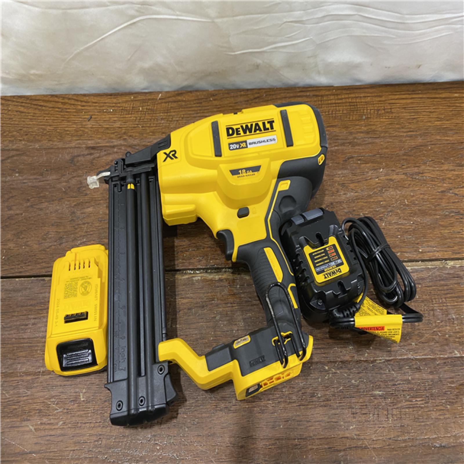 AS-IS DEWALT 20V MAX XR 18 Gauge Brad Nailer Kit