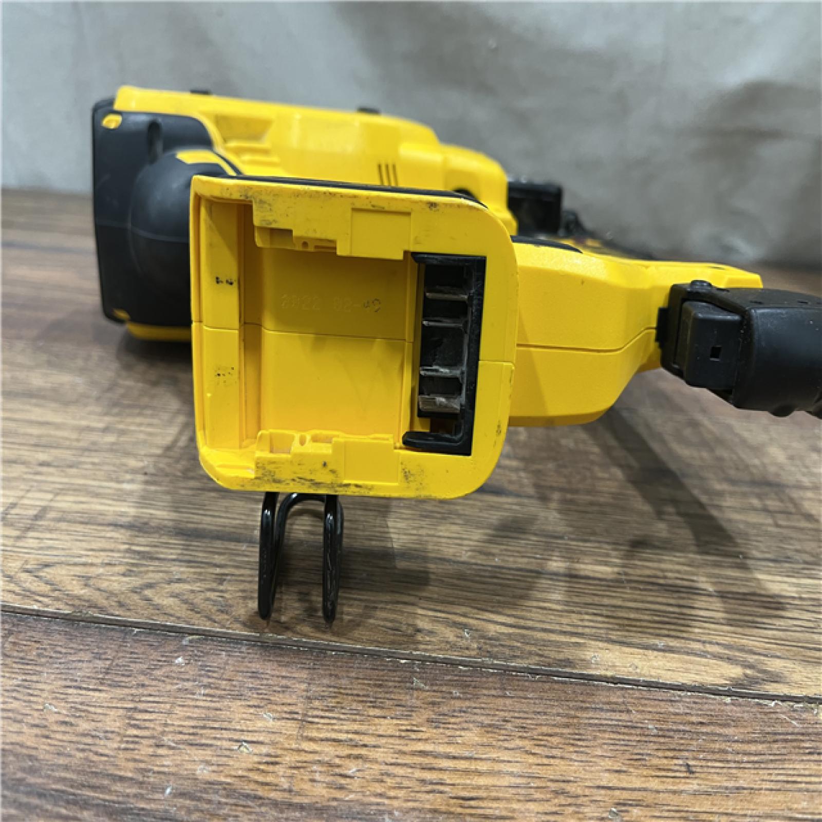 AS-IS DEWALT 20V MAX XR 18 Gauge Brad Nailer Kit