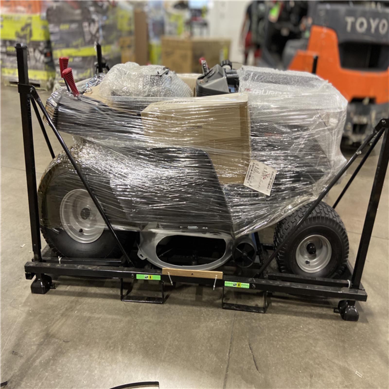 DALLAS LOCATION - Murray MT100 42 in. 13.5 HP 500cc E1350 Series Briggs and Stratton Engine 6-Speed Manual Gas Riding Lawn Tractor Mower
