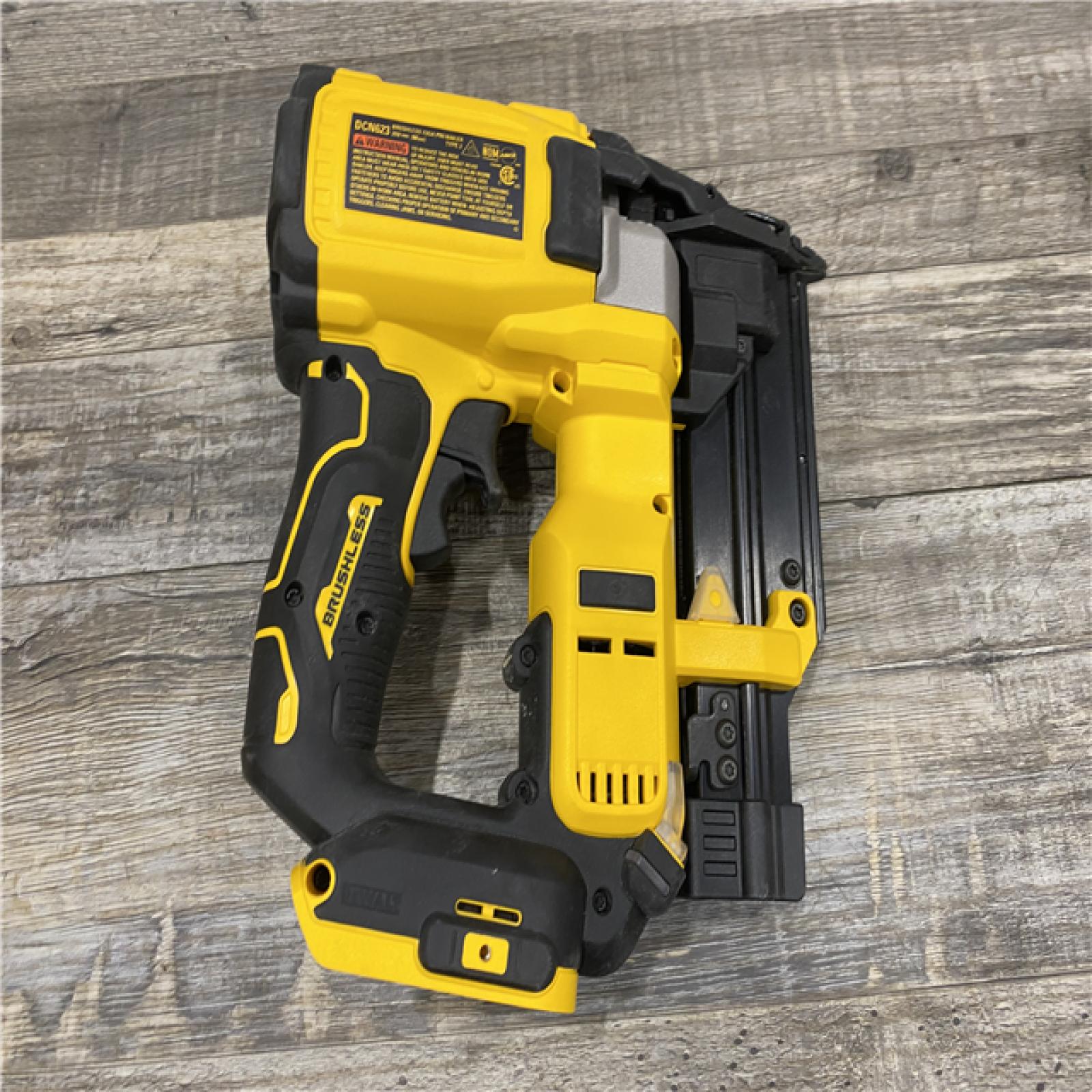 AS-IS DEWALT ATOMIC 20V MAX Lithium Ion Cordless 23 Gauge Pin Nailer Kit