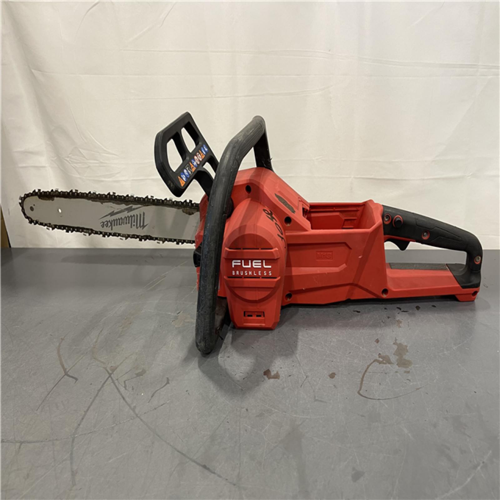 AS-IS - Milwaukee M18 FUEL 16 in. 18V Lithium-Ion Brushless Battery Chainsaw