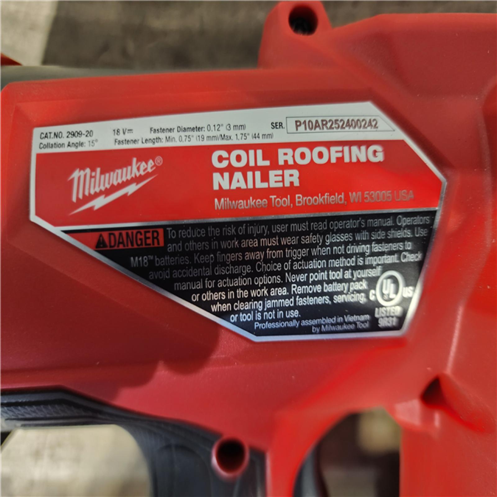 HOUSTON LOCATION - AS-IS Milwaukee M18 FUEL 18-Volt Lithium-Ion Brushless Cordless Coil Roofing Nailer (Tool Only)