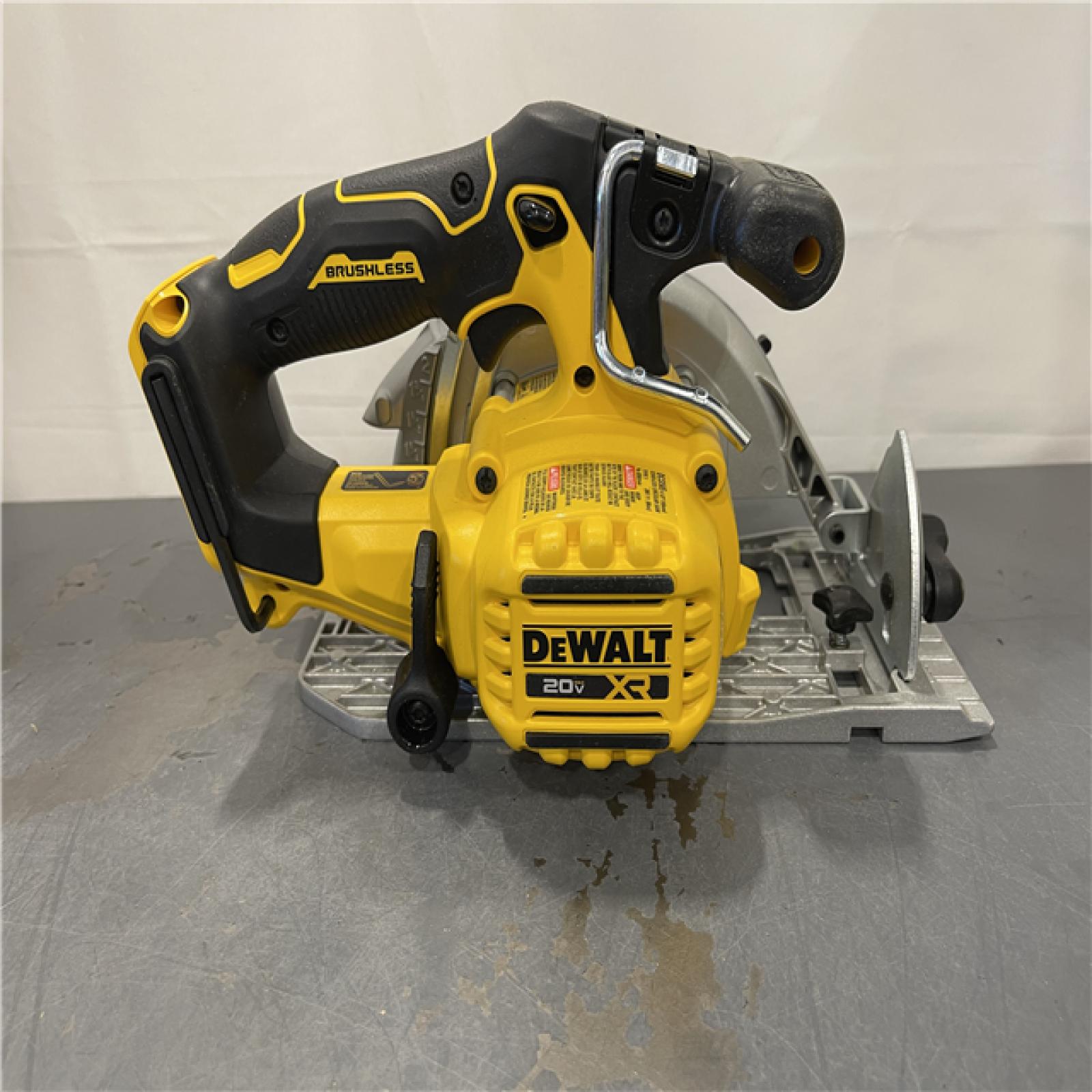 AS-IS - DeWALT 20V MAX Cordless Brushless 6-1/2 in. Sidewinder Style Circular Saw