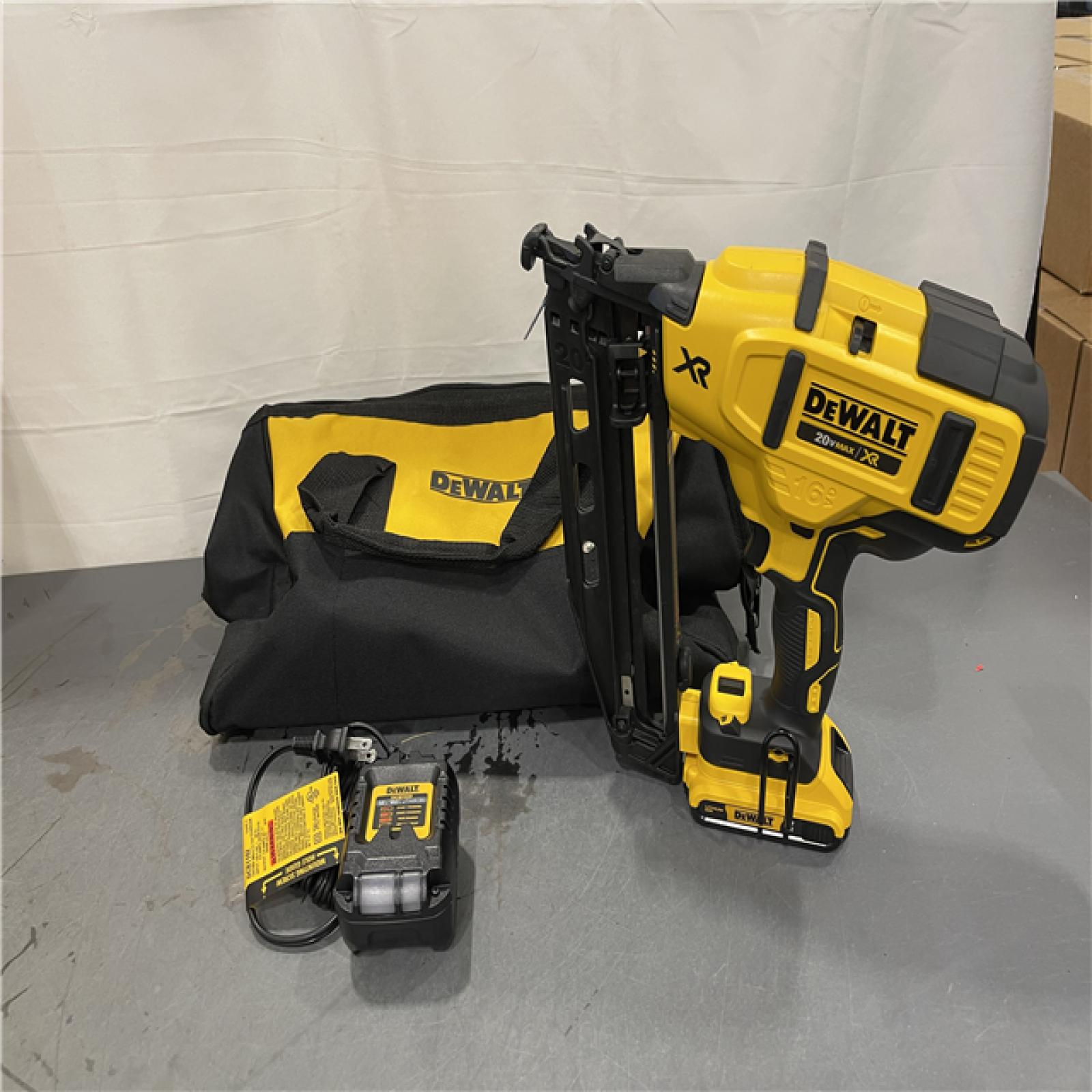 AS-IS - DeWalt 20V MAX XR 16-Gauge Electric Cordless Angled Finishing Nailer Kit
