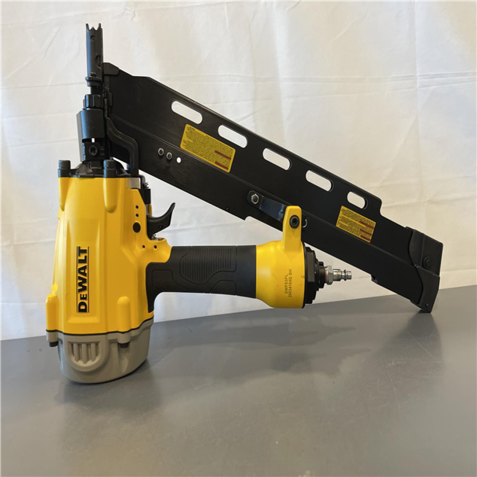 Like New! - 21 Plastic Round Head Collated Framing Nailer