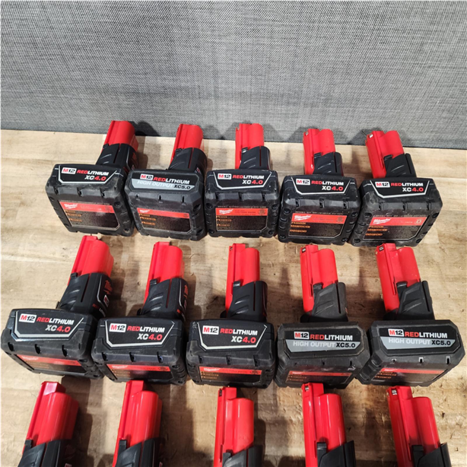 HOUSTON LOCATION - AS - IS MILWAUKEE BATTERY PACK QTY - 15