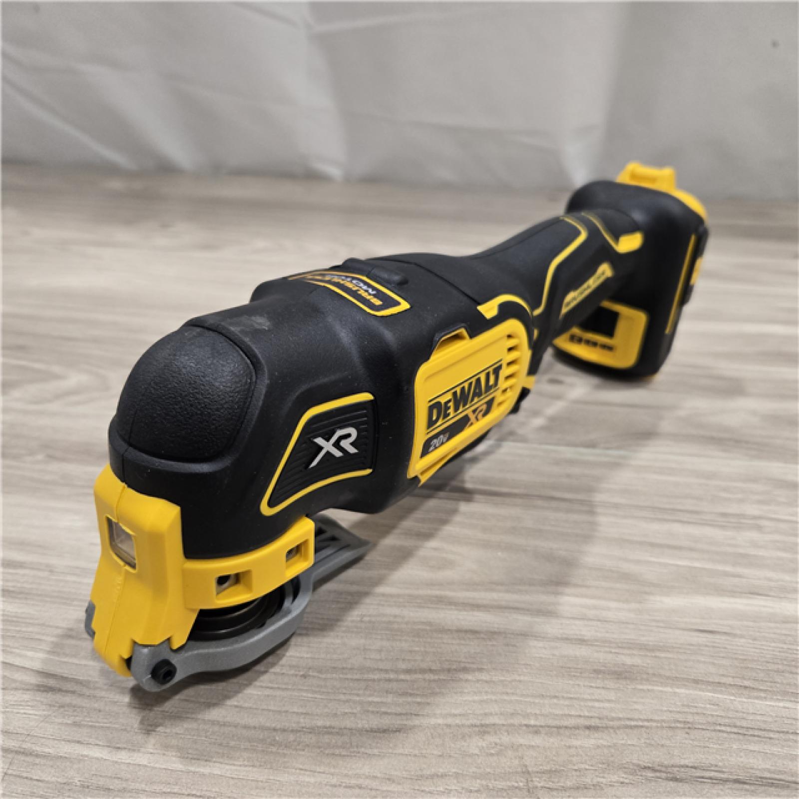 LIKE NEW! - DEWALT 20V MAX XR Cordless Oscillating Multi-Tool DCS356B
