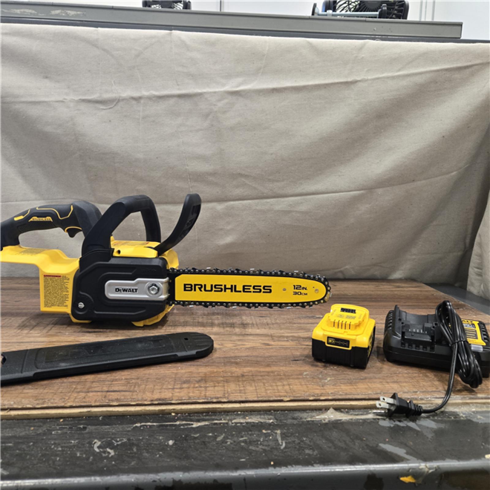 AS-IS DEWALT 20V MAX Compact 12 Brushless Cordless Chainsaw Kit