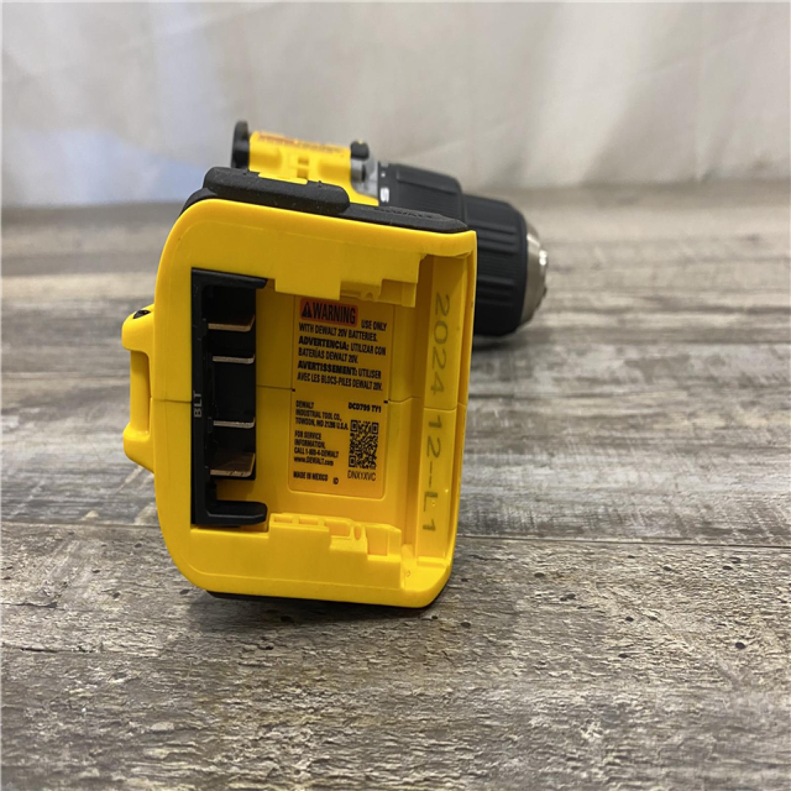 AS-IS DEWALT ATOMIC 20V Cordless 1/2 in. Compact Hammer Drill Kit