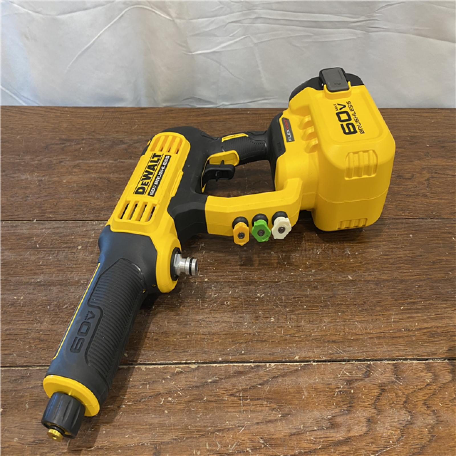 AS-IS Dewalt 20V 550 PSI  1 GPM Cordless Power Cleaner W/ 4 Nozzles Tool-Only DCPW550B