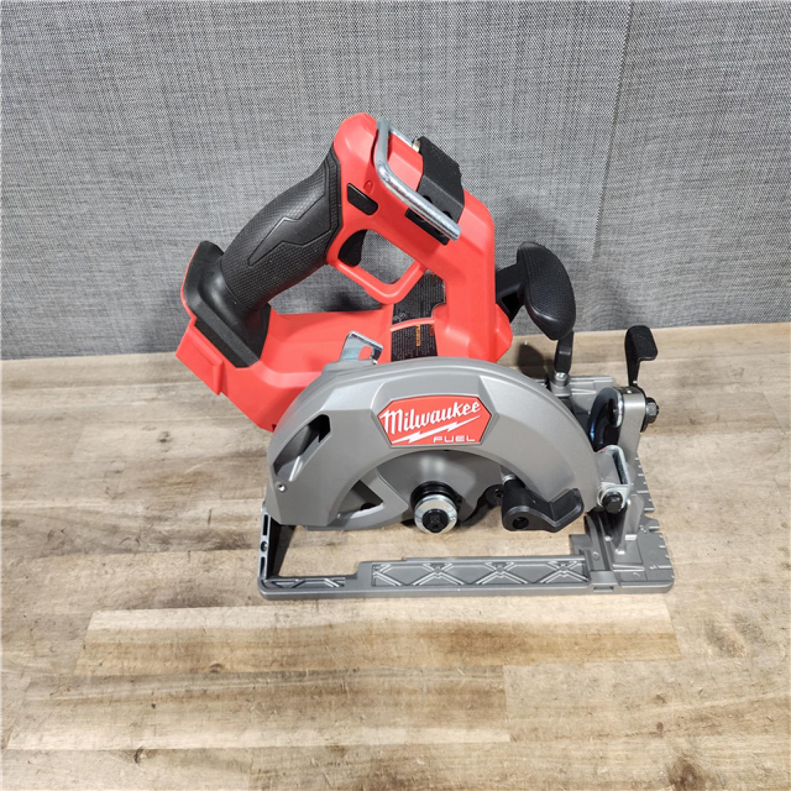 HOUSTON LOCATION - AS-IS Milwaukee M18 FUEL 7-1/4 Inch Circular Saw (Bare Tool)