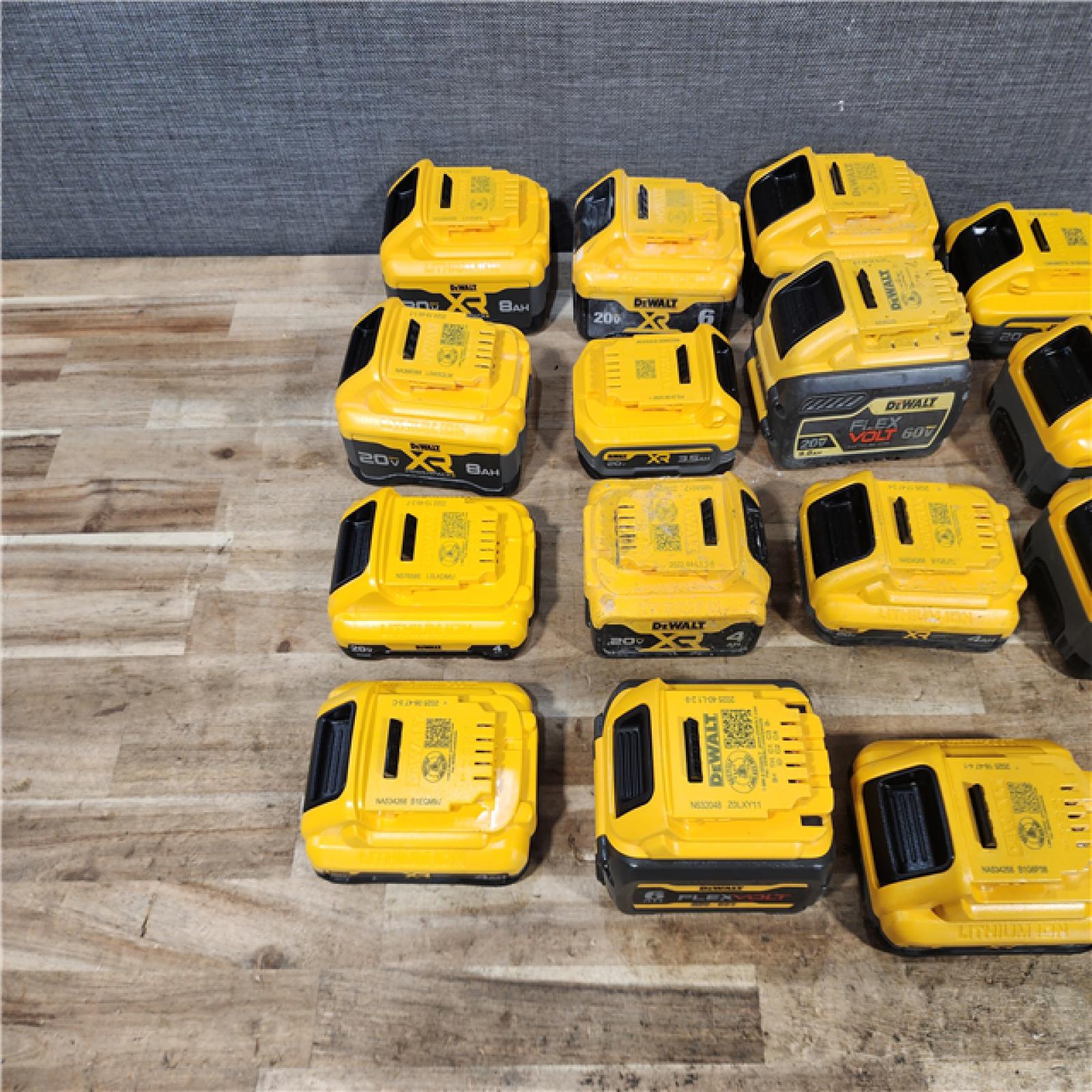 HOUSTON LOCATION - AS - IS DEWALT BATTERY PACK QTY - 15
