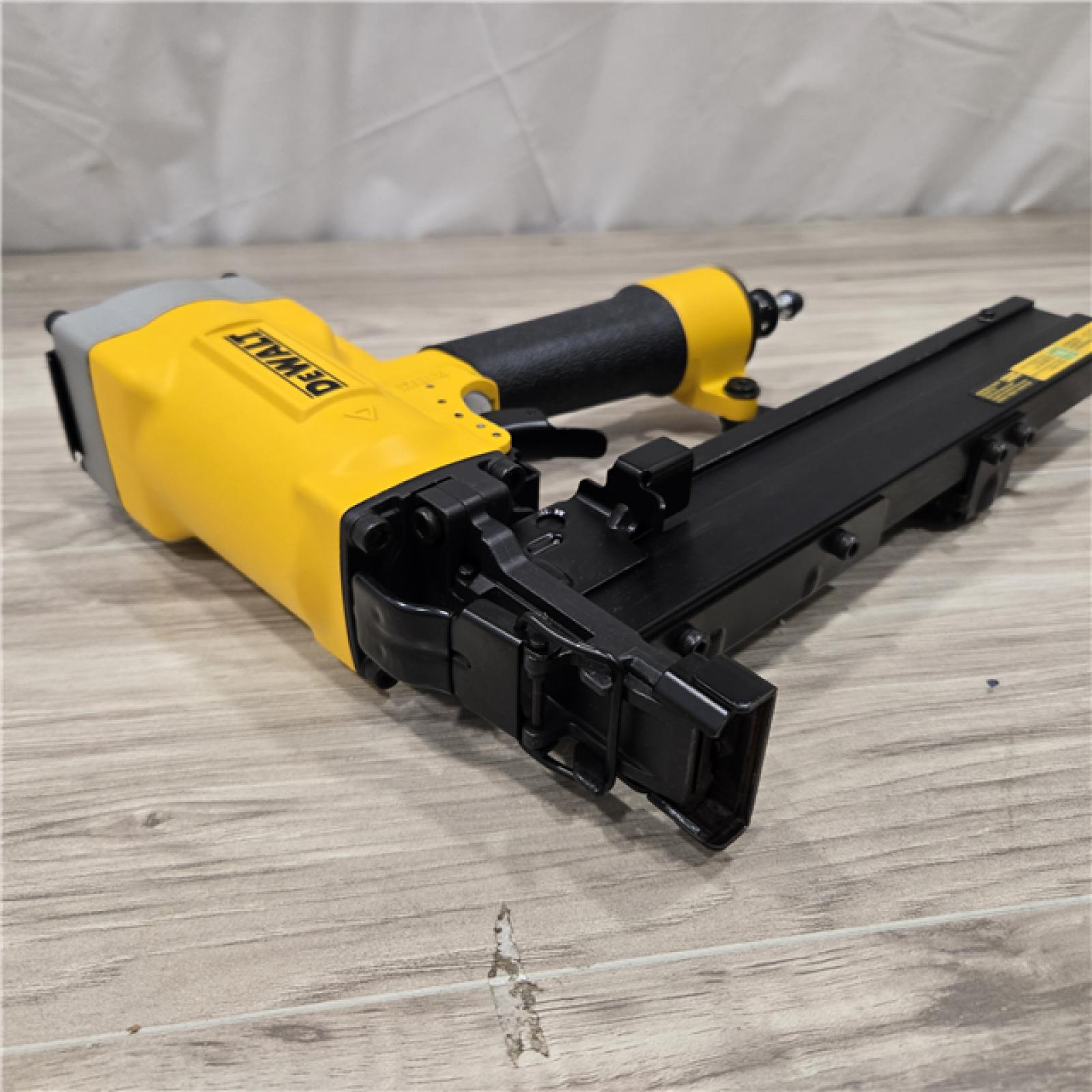 AS-IS DeWalt DW451S2 16 Gauge 1 Crown 2 Lathing Stapler