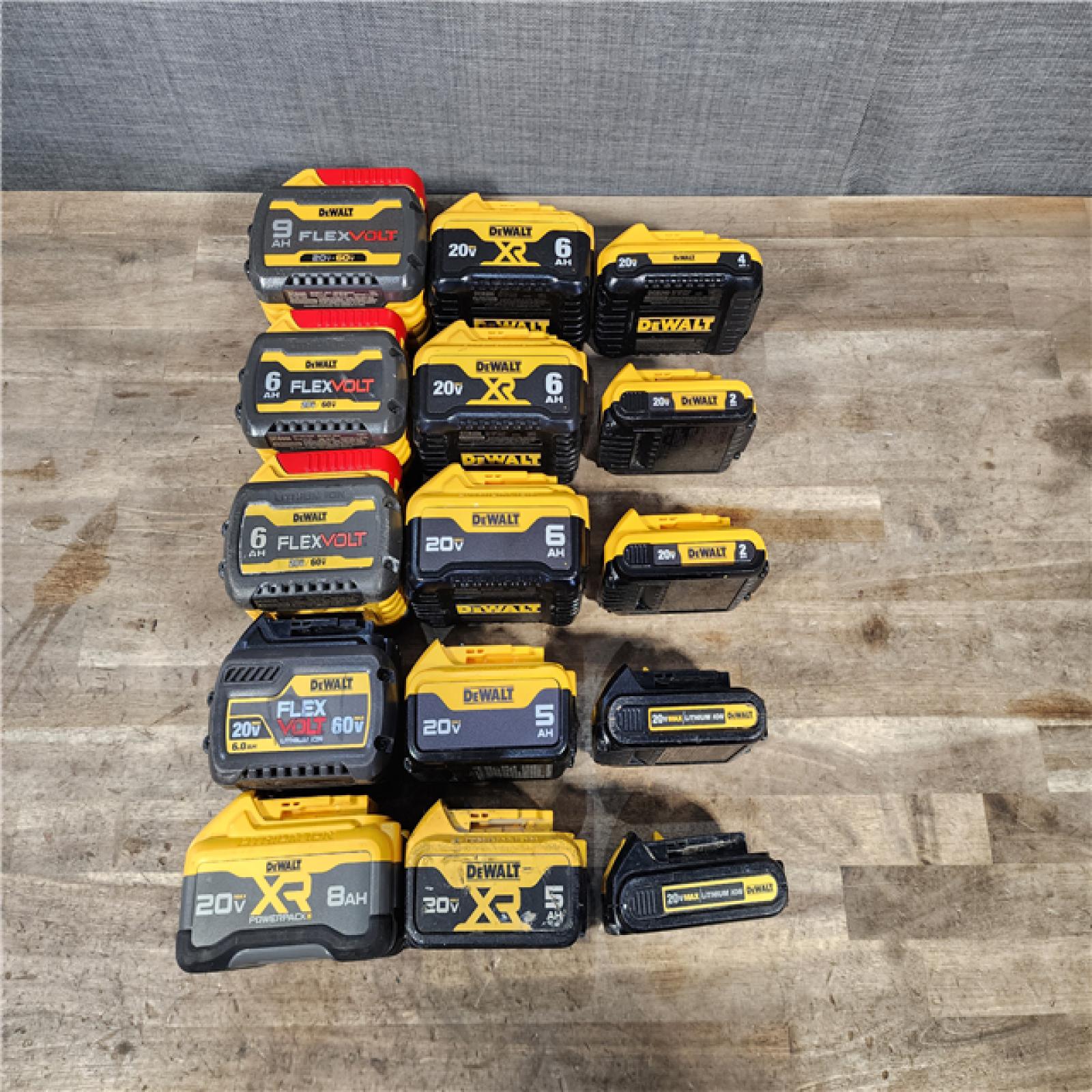HOUSTON LOCATION - AS-IS DEWALT BATTERY PACK QTY - 15