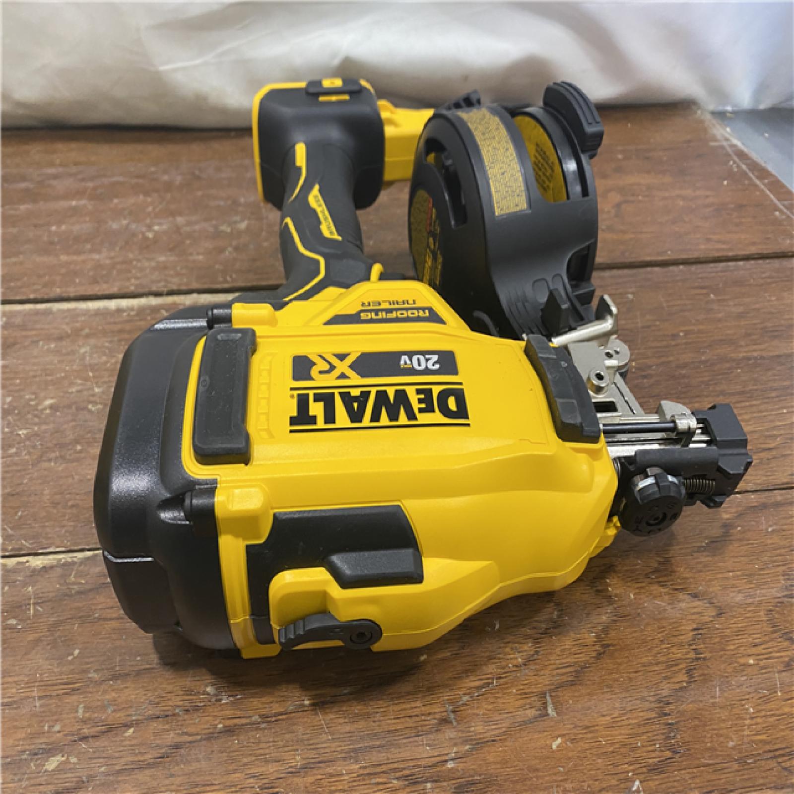AS-IS DEWALT 2007898 Roofing Nailer Cordless Kit
