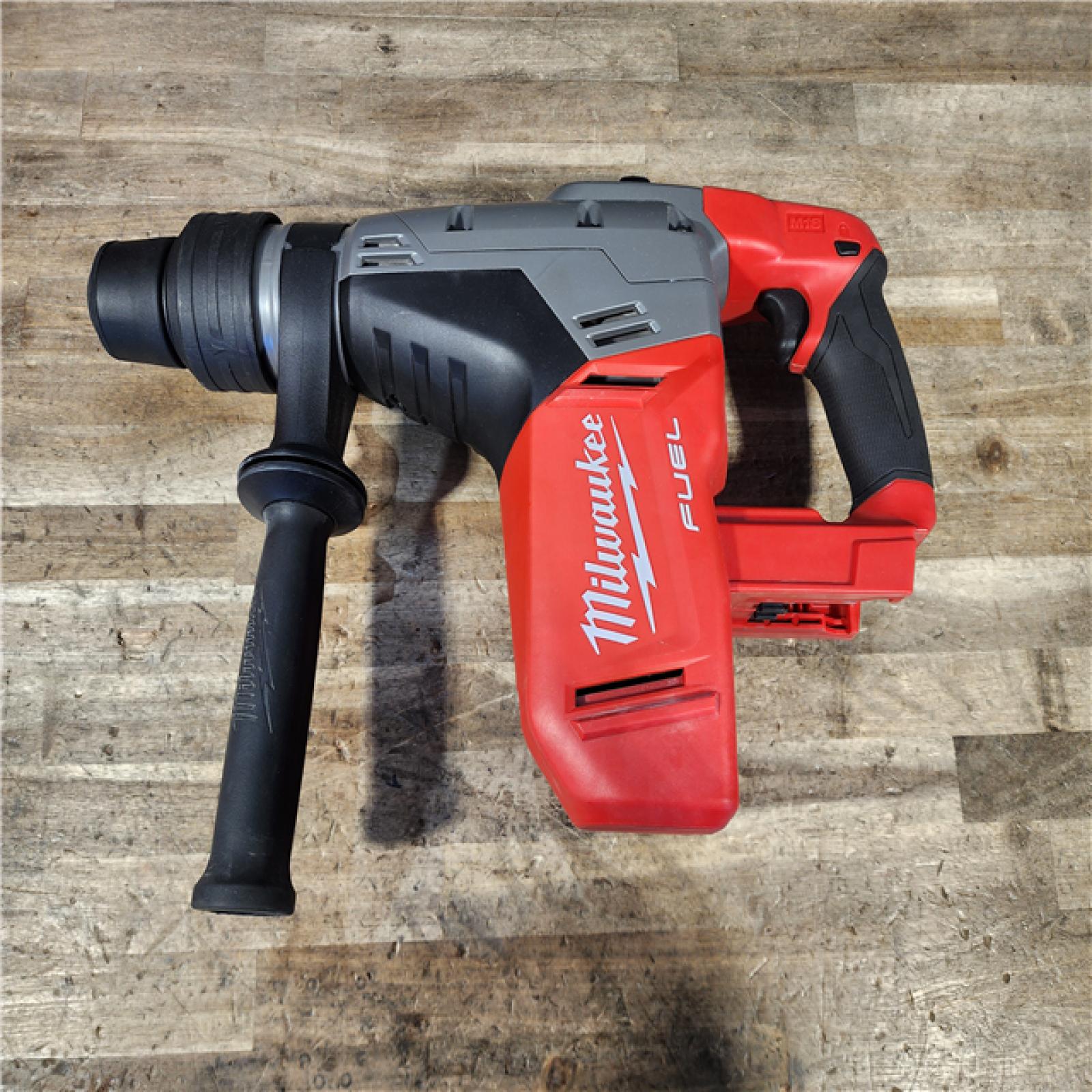 HOUSTON LOCATION - AS-IS Milwaukee FUEL 18V Lithium-Ion Brushless Cordless 1-9/16 in. (Tool-Only)