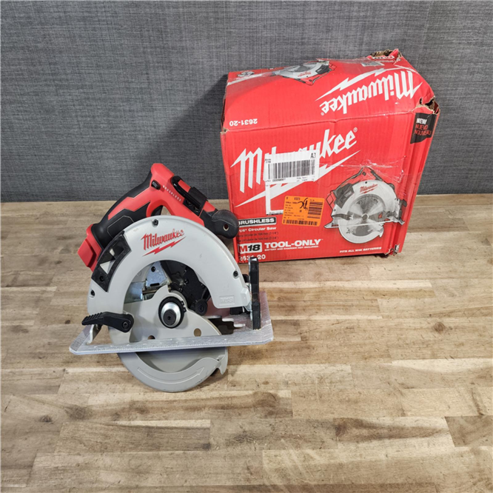 HOUSTON LOCATION - AS-IS Milwaukee 7-1/4 18V Brushless Circular Saw 2631-20 (Bare Tool)