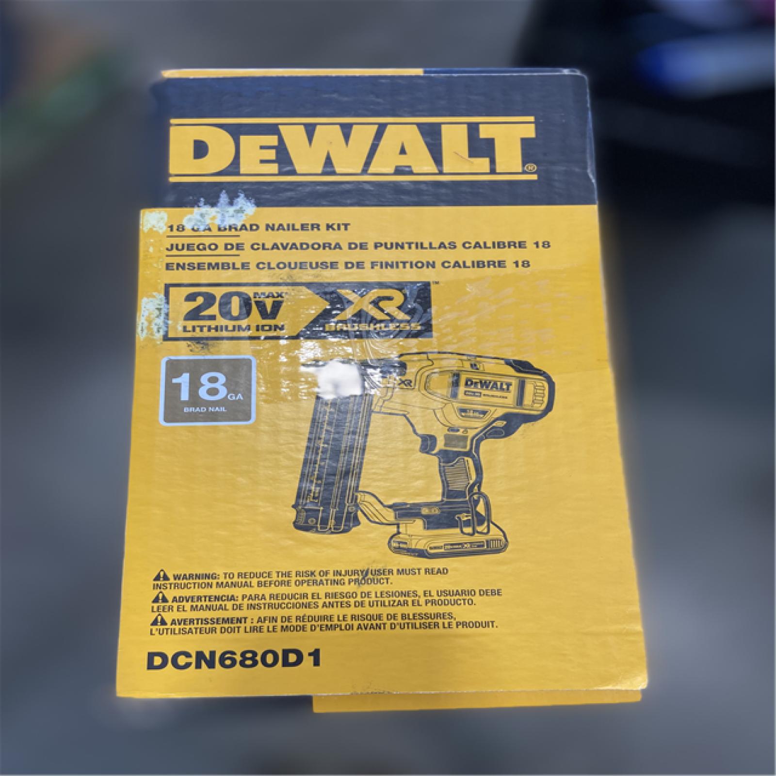 NEW! - DEWALT 20V MAX XR Lithium-Ion 2-1/8 in. 18-Gauge Electric Cordless Brad Nailer Kit