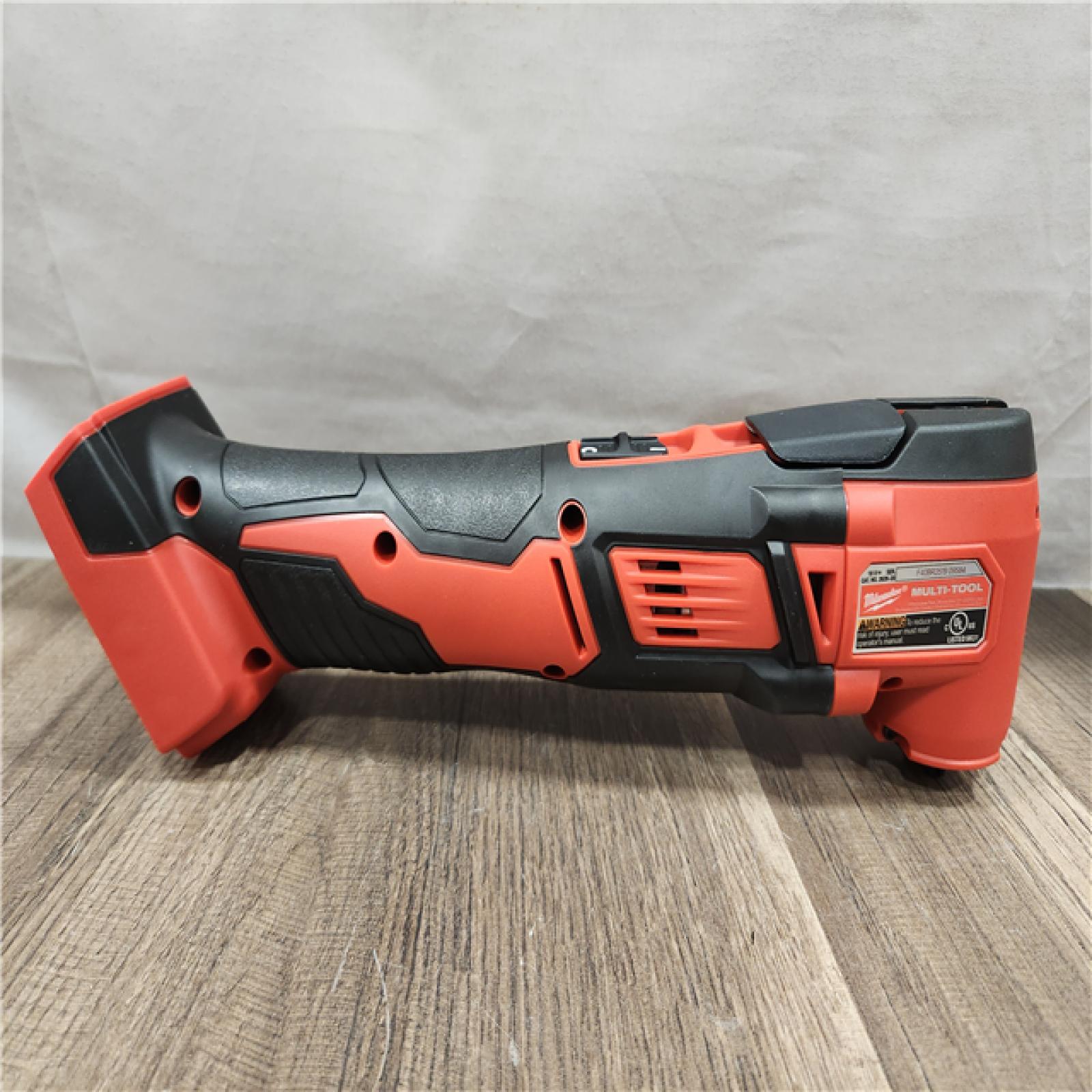 AS-IS- Milwaukee M18 18-Volt Lithium-Ion Cordless Oscillating Multi-Tool Kit