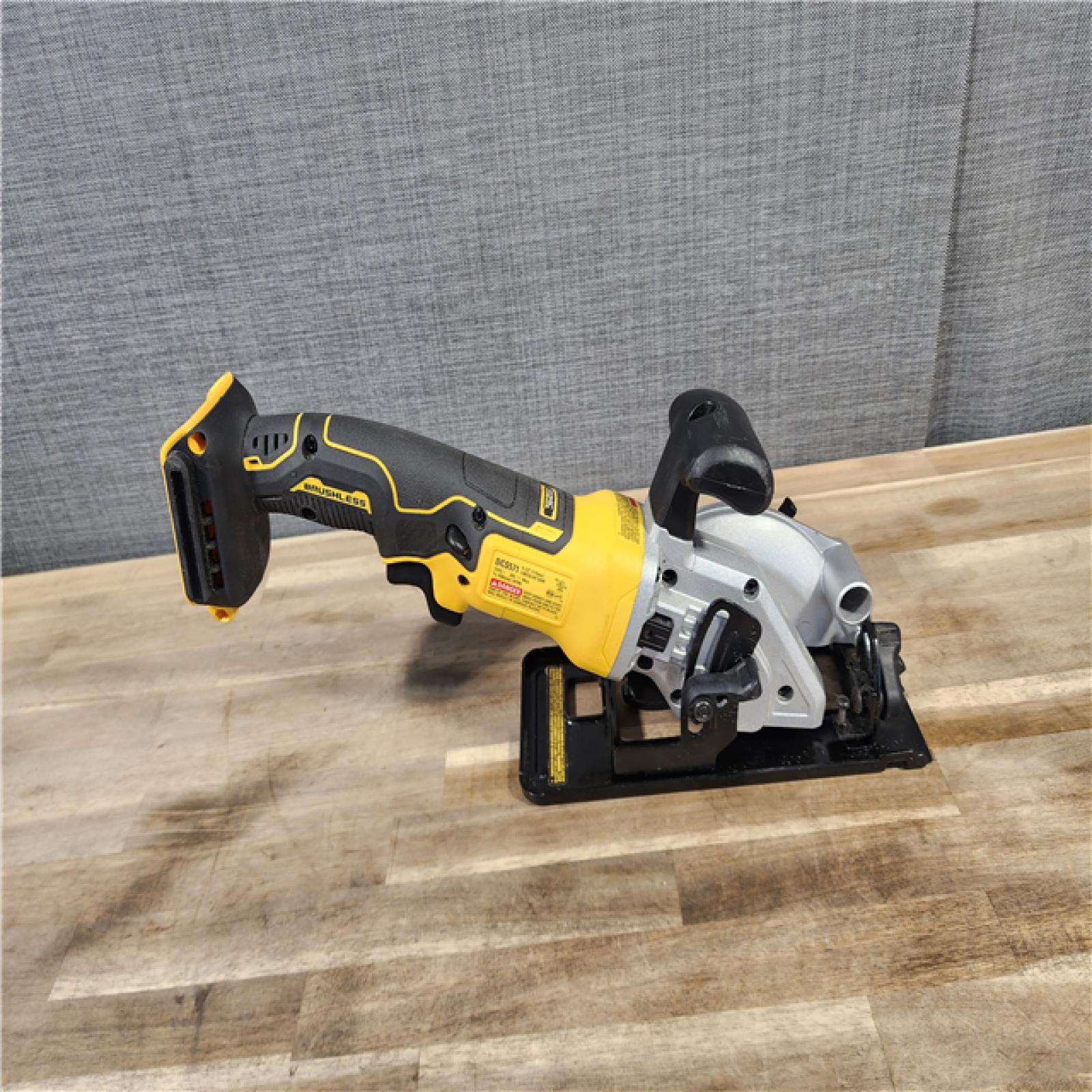 HOUSTON LOCATION - AS-IS DEWALT ATOMIC 20V MAX Cordless Brushless 4-1/2 in. Circular Saw (Tool Only)