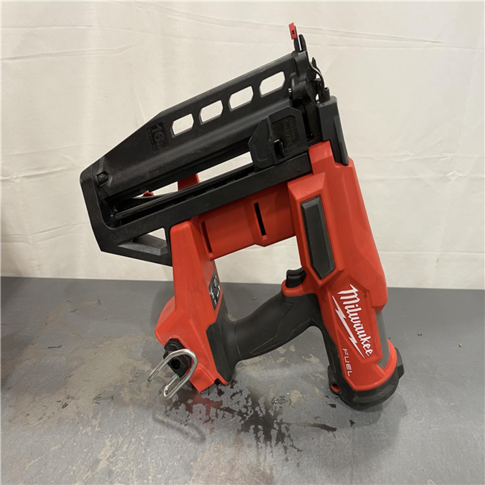 AS-IS - MILWAUKEE M18 FUEL 18-Volt Lithium-Ion Brushless Cordless Gen ll 16-Gauge Straight Finish Nailer