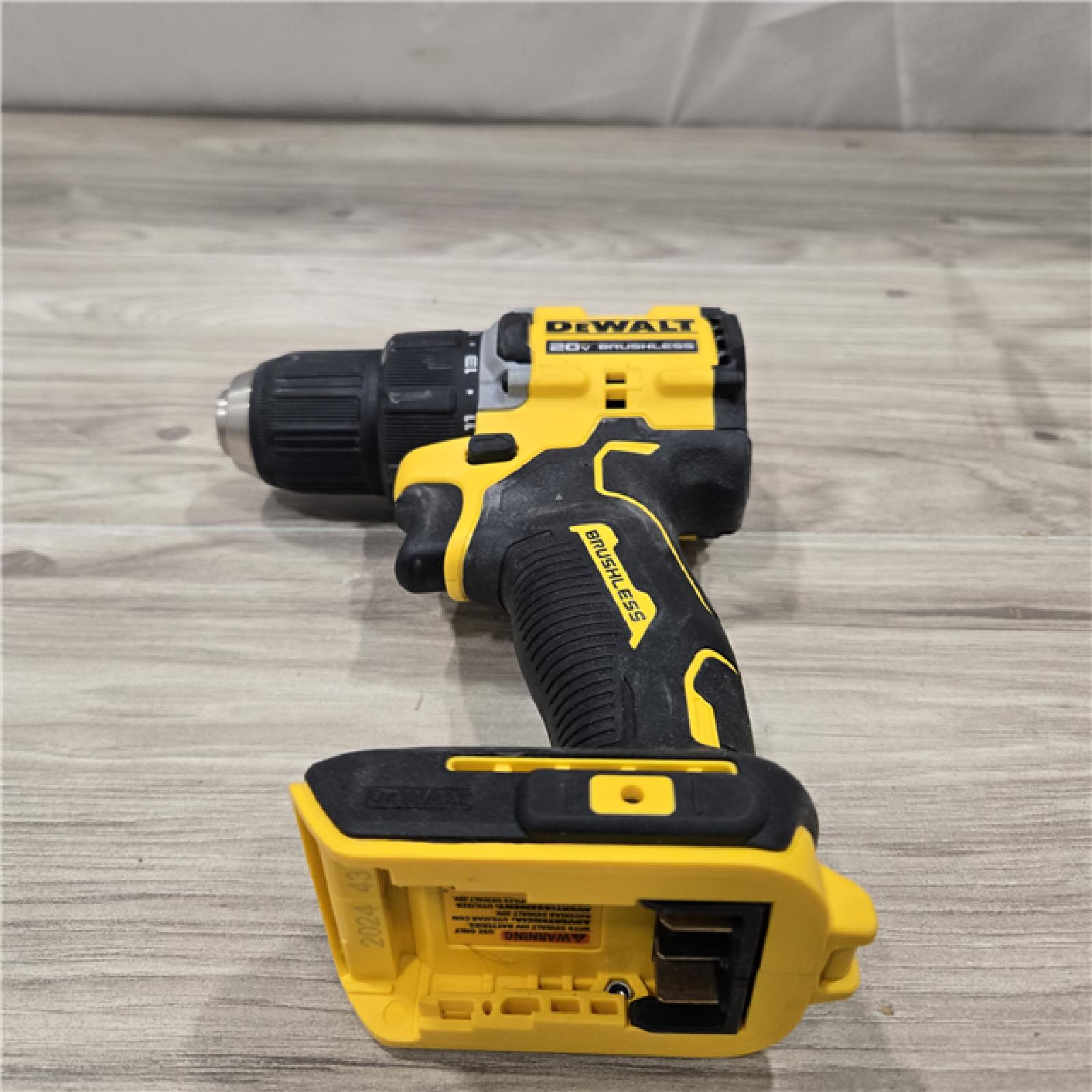 AS-IS DEWALT ATOMIC COMPACT SERIES 20V MAX* Cordless 1/2 Drill/Driver Kit